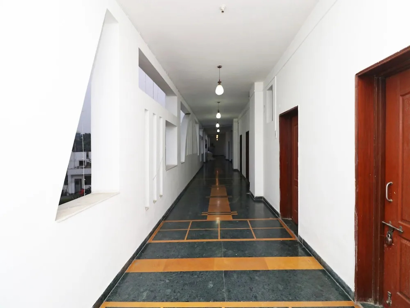 Oyo 15383 Hotel Grand Melrose