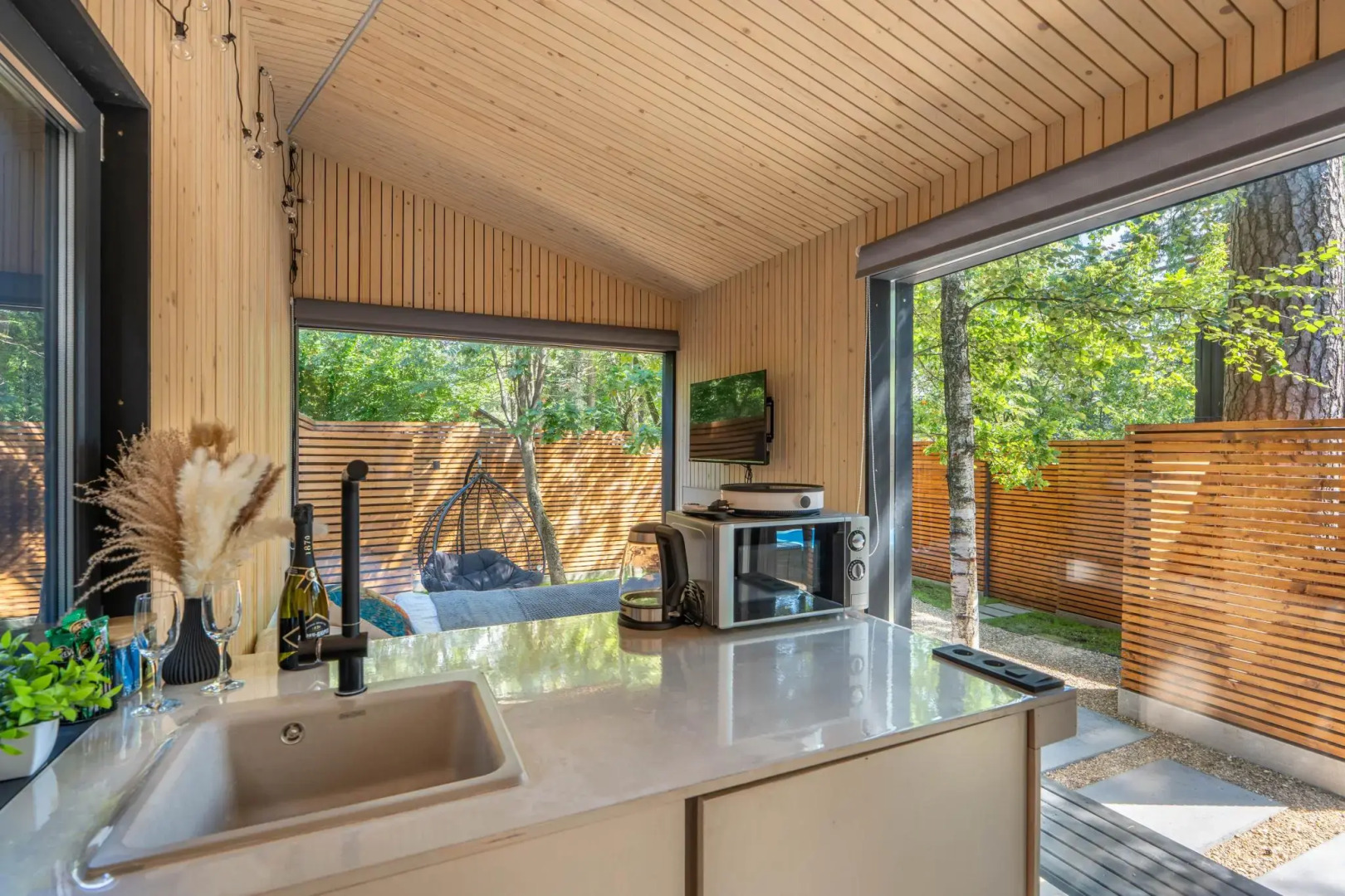 Ультрасовременный домик для отдыха вдвоем