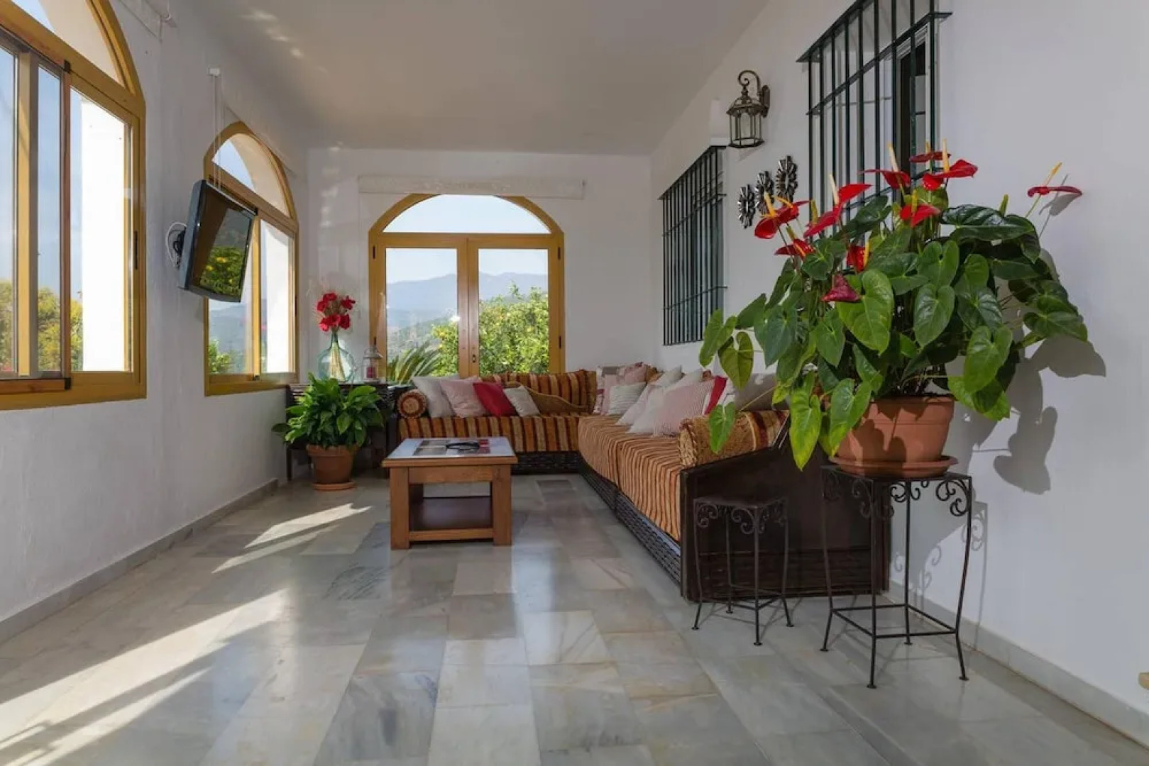 Villa With 5 Bedrooms in Istán, With Wonderful Lake View, Private Pool, Enclosed Garden - 15 km From the Beach