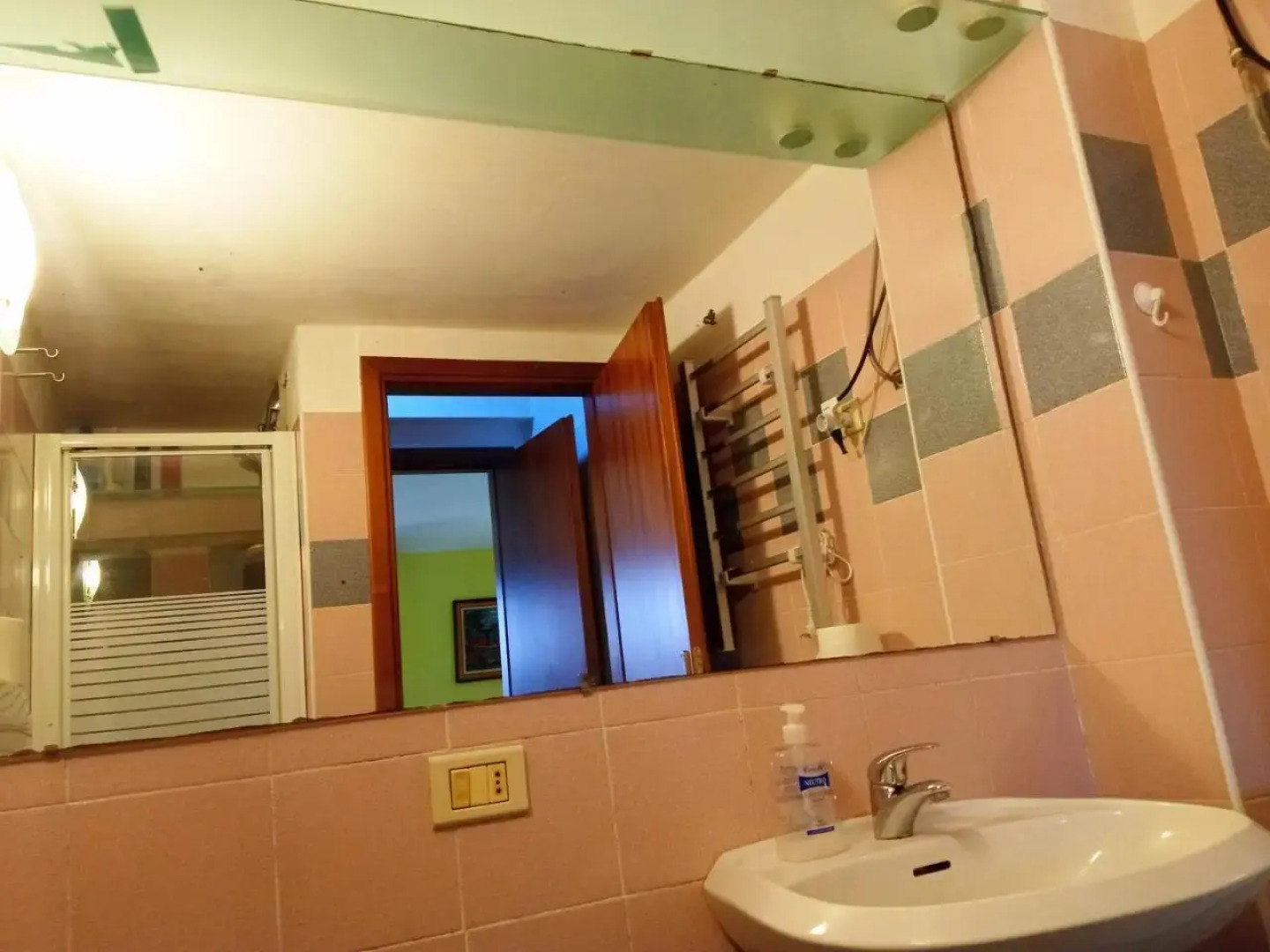 Cute little flat with view, 20 mins to BGY Airport