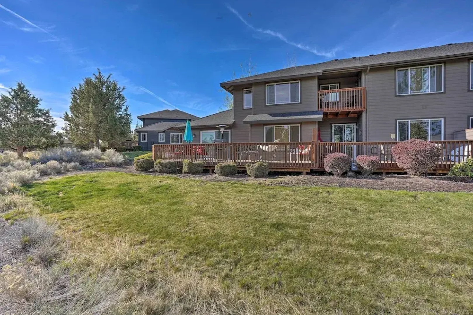 Pet-friendly Townhome w/ Hot Tub in Redmond!