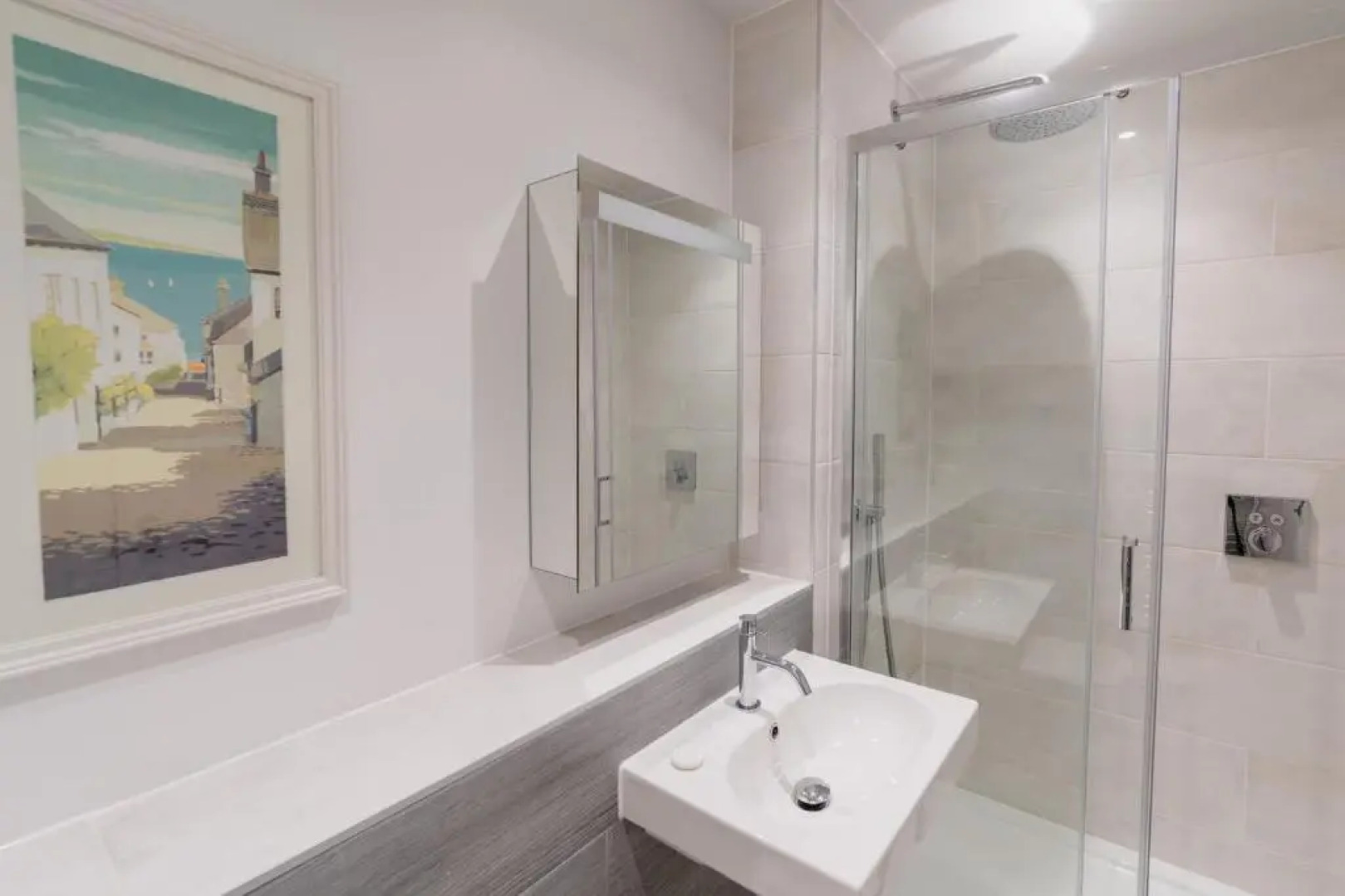 12 Putsborough - luxury flat, 4 minutes to Woolacombe beach with shared indoor pool.