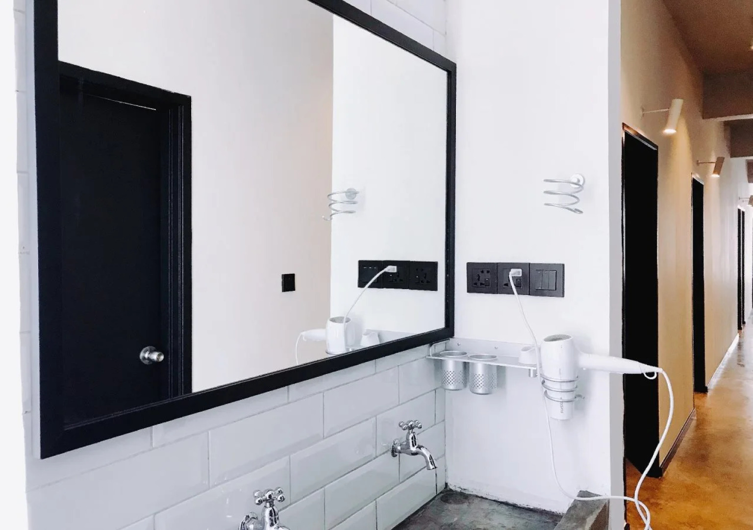 Dimple.Life - Hostel