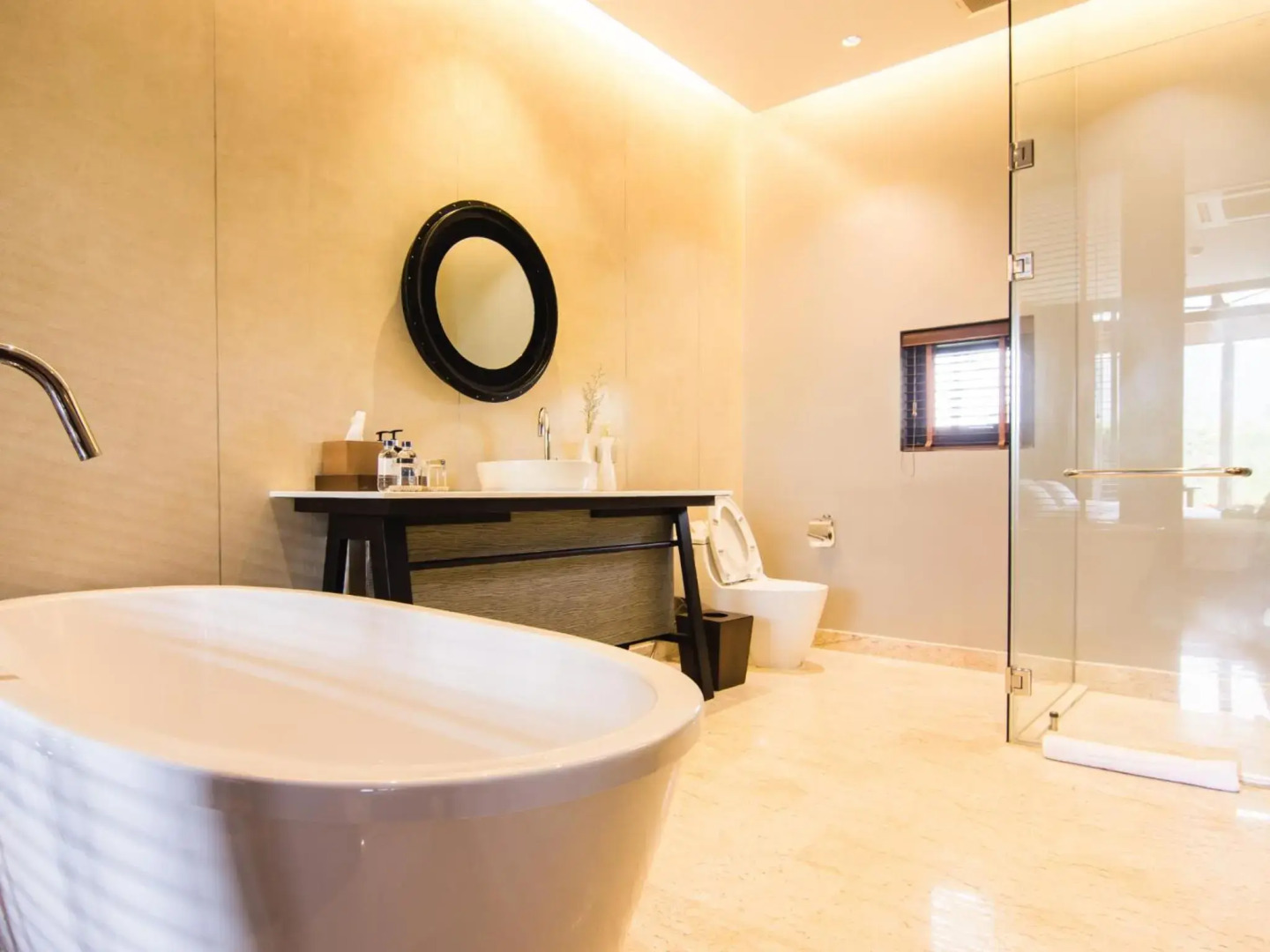 atta Lakeside Resort Suite