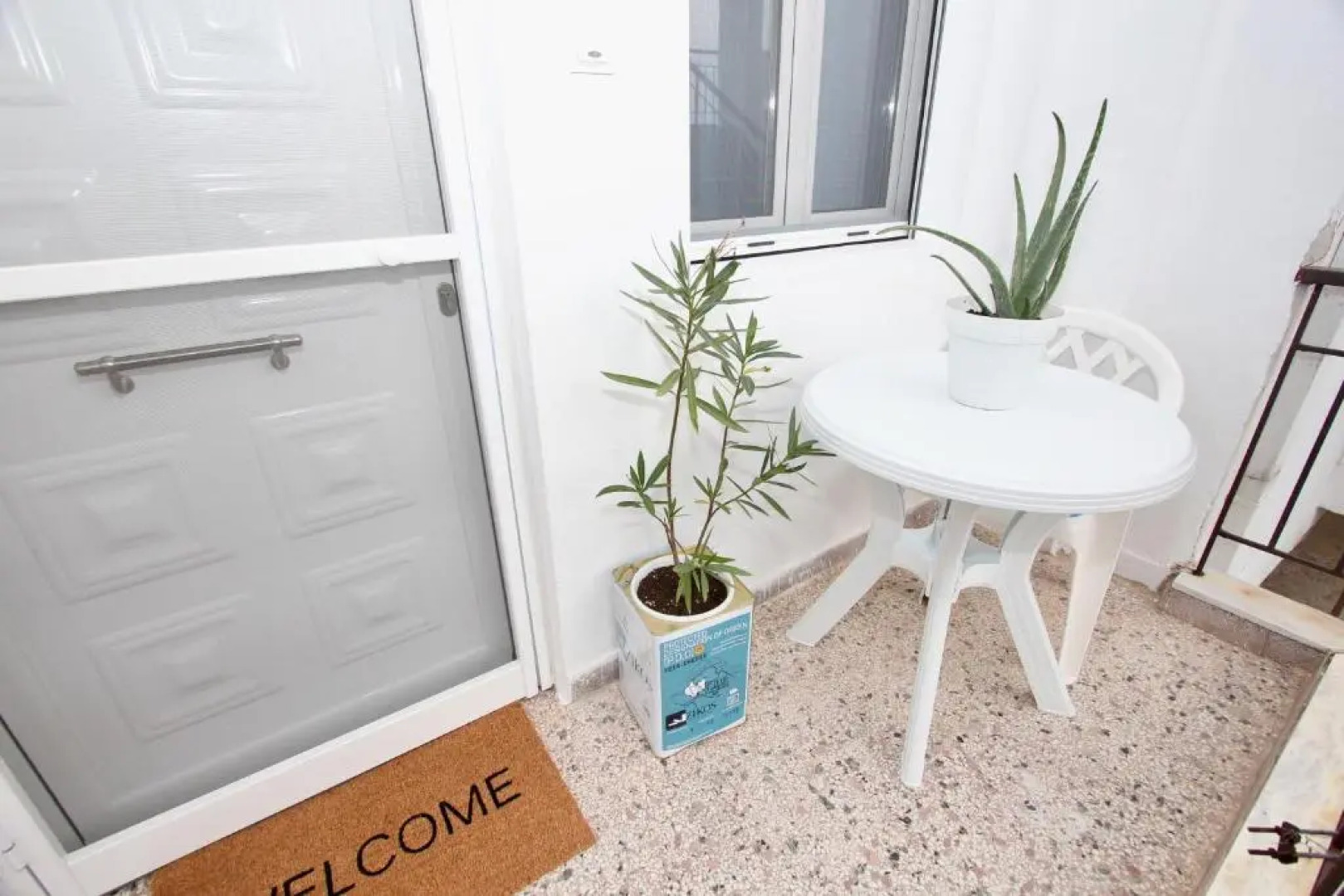 Lovely apartment by the sea.....