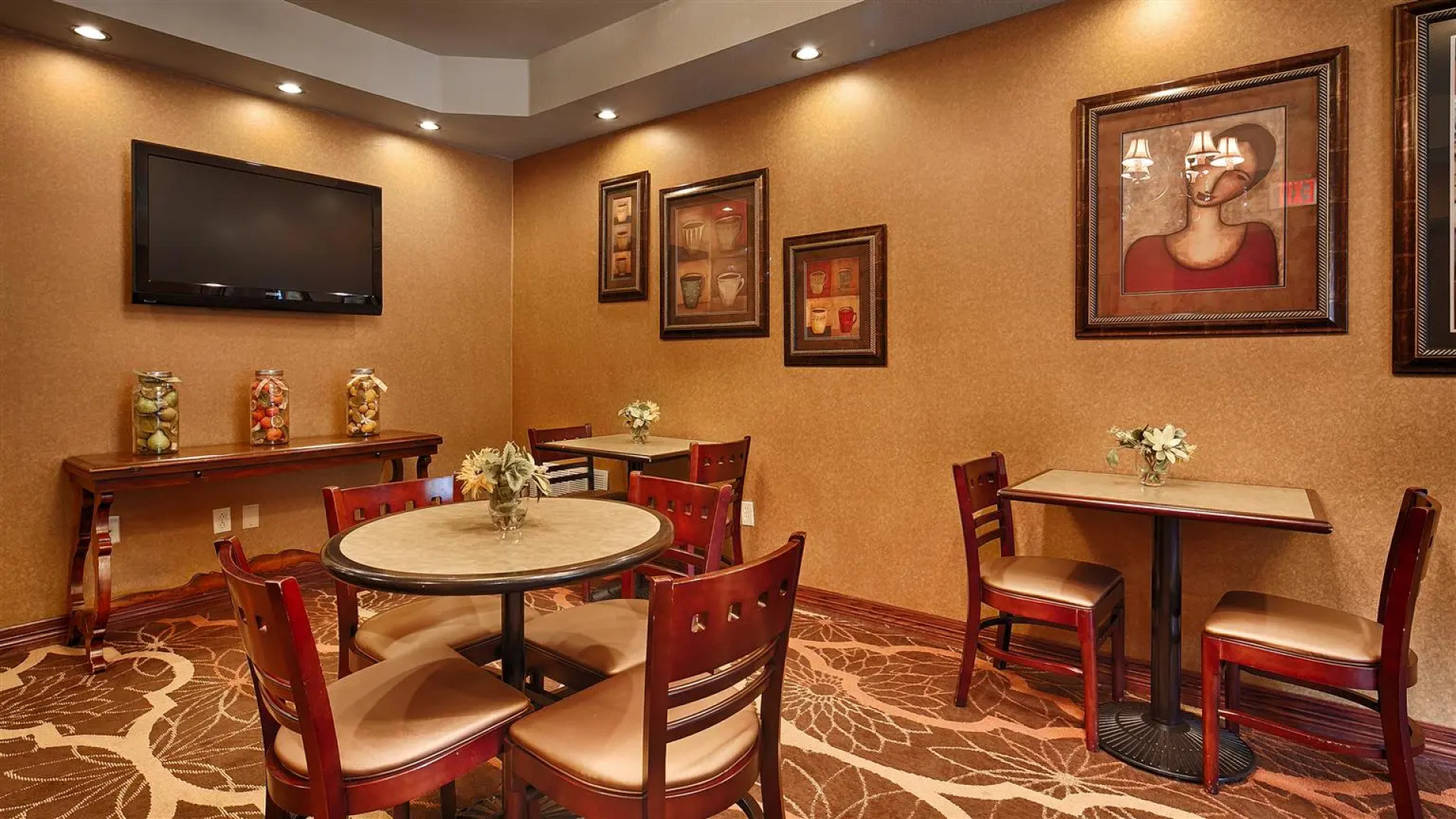 Best Western Plus Crown Colony Inn & Suites