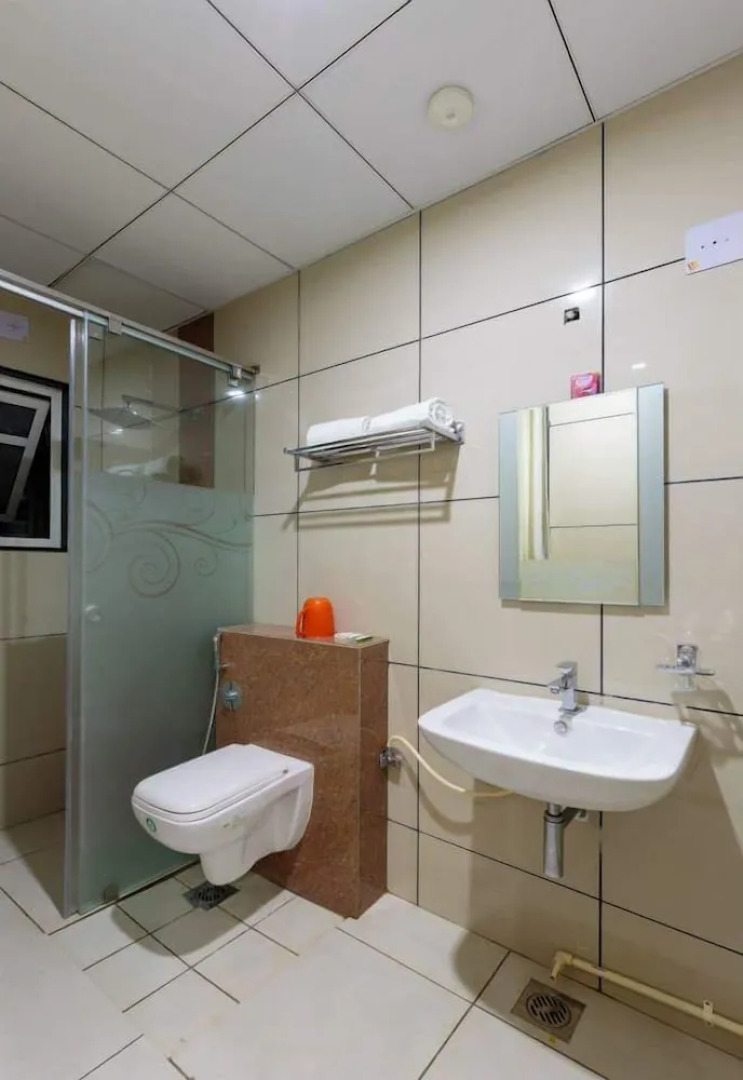 Capital O 3285 Hotel Radiant