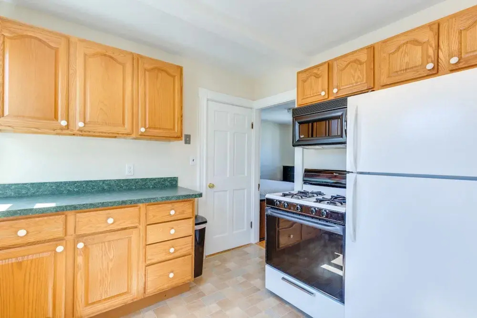 Chestnut Hill Apts by Starlight Suites