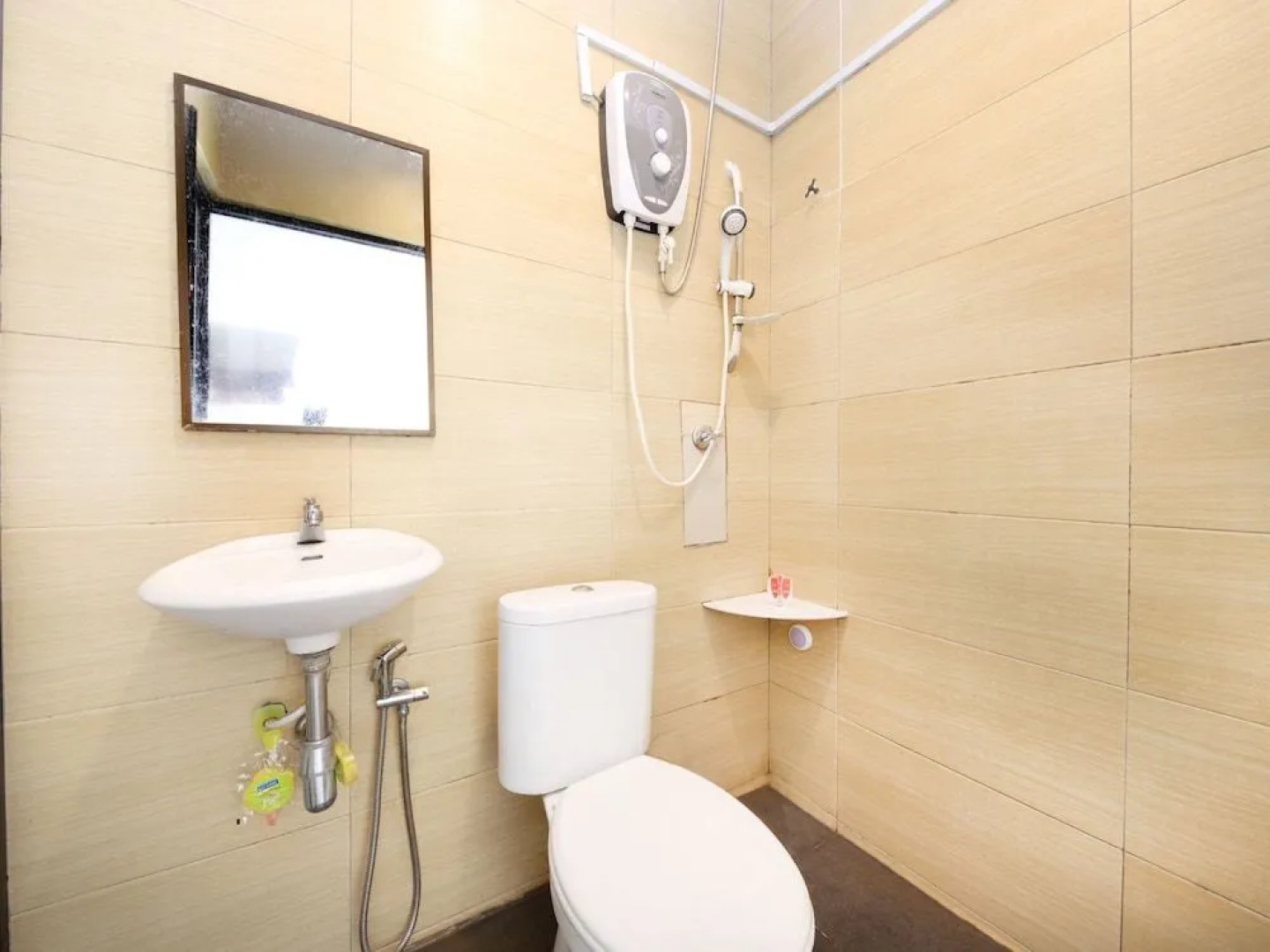 OYO 712 Hotel Corridor