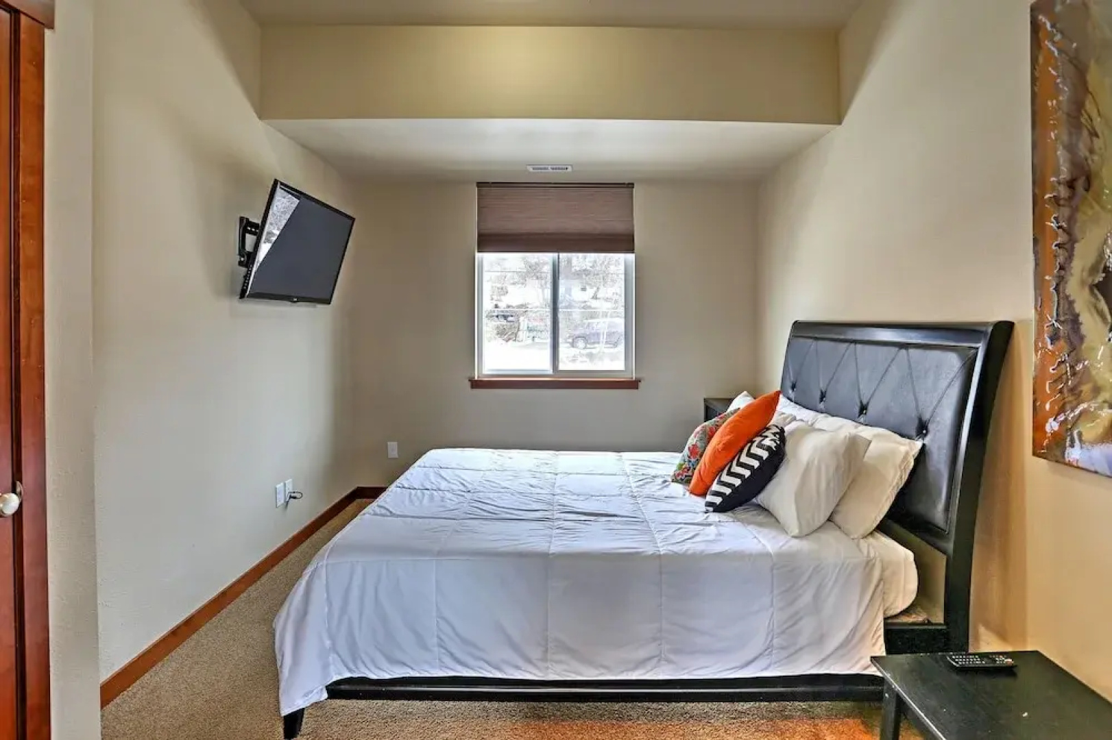Breezy Lake Chelan Condo w/ Pool & Hot Tub Access!