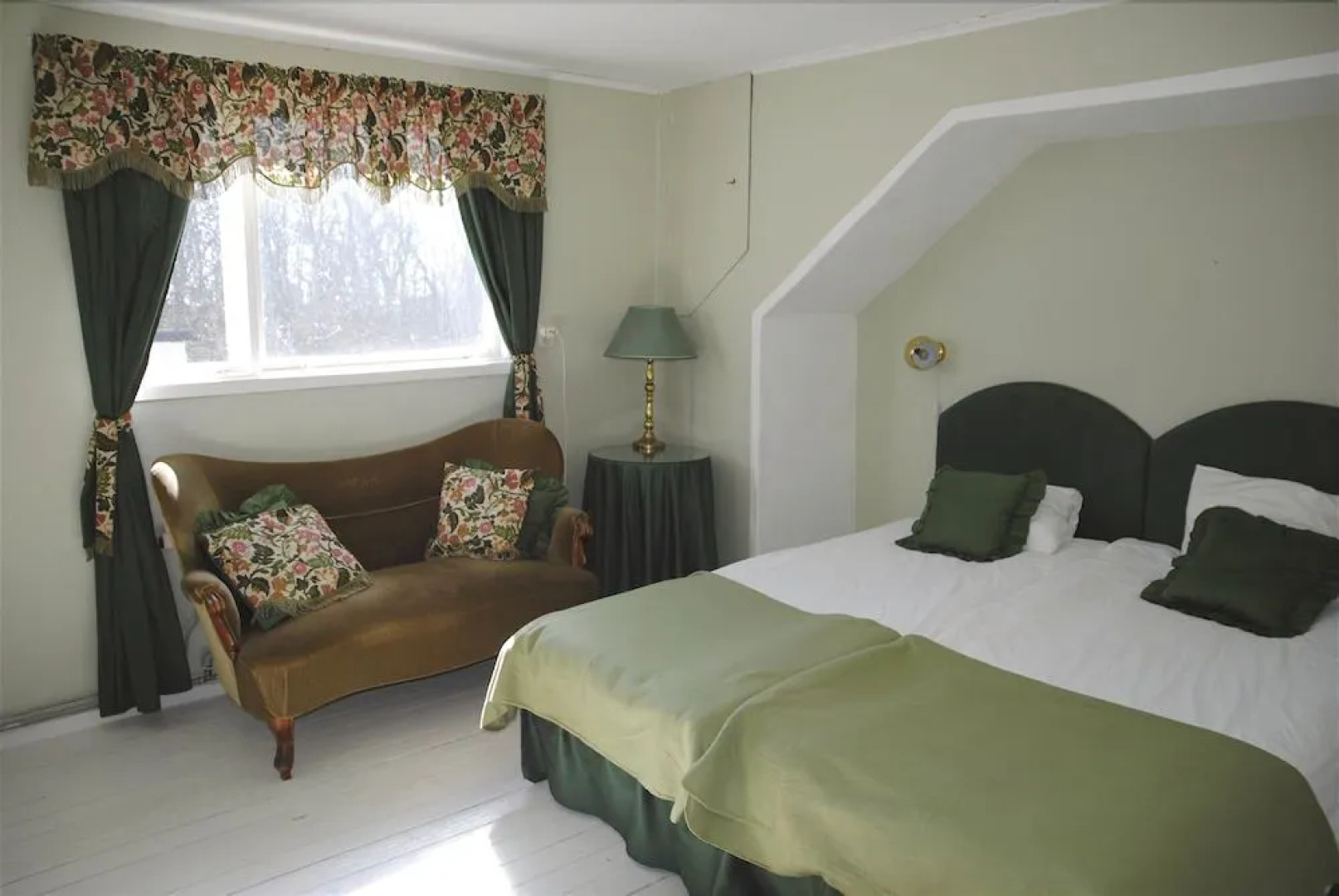 Runsten Säng & Frukost