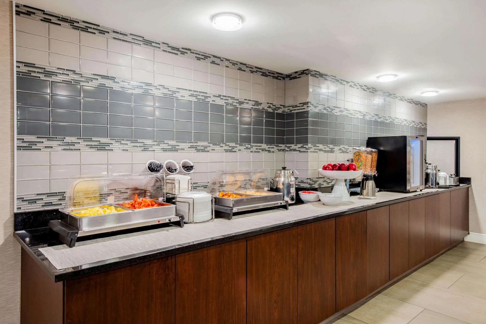La Quinta Inn & Suites by Wyndham Baltimore BWI Airport