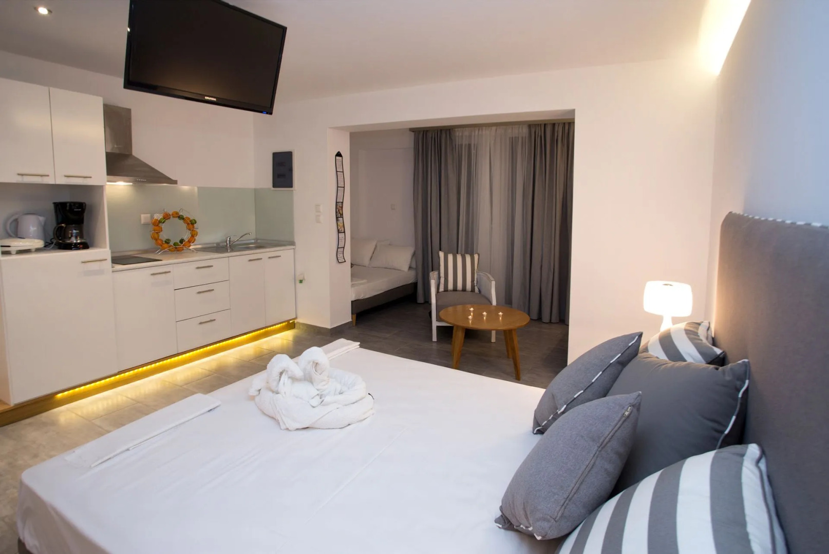 Kapahi Sea View Apartments & Suites