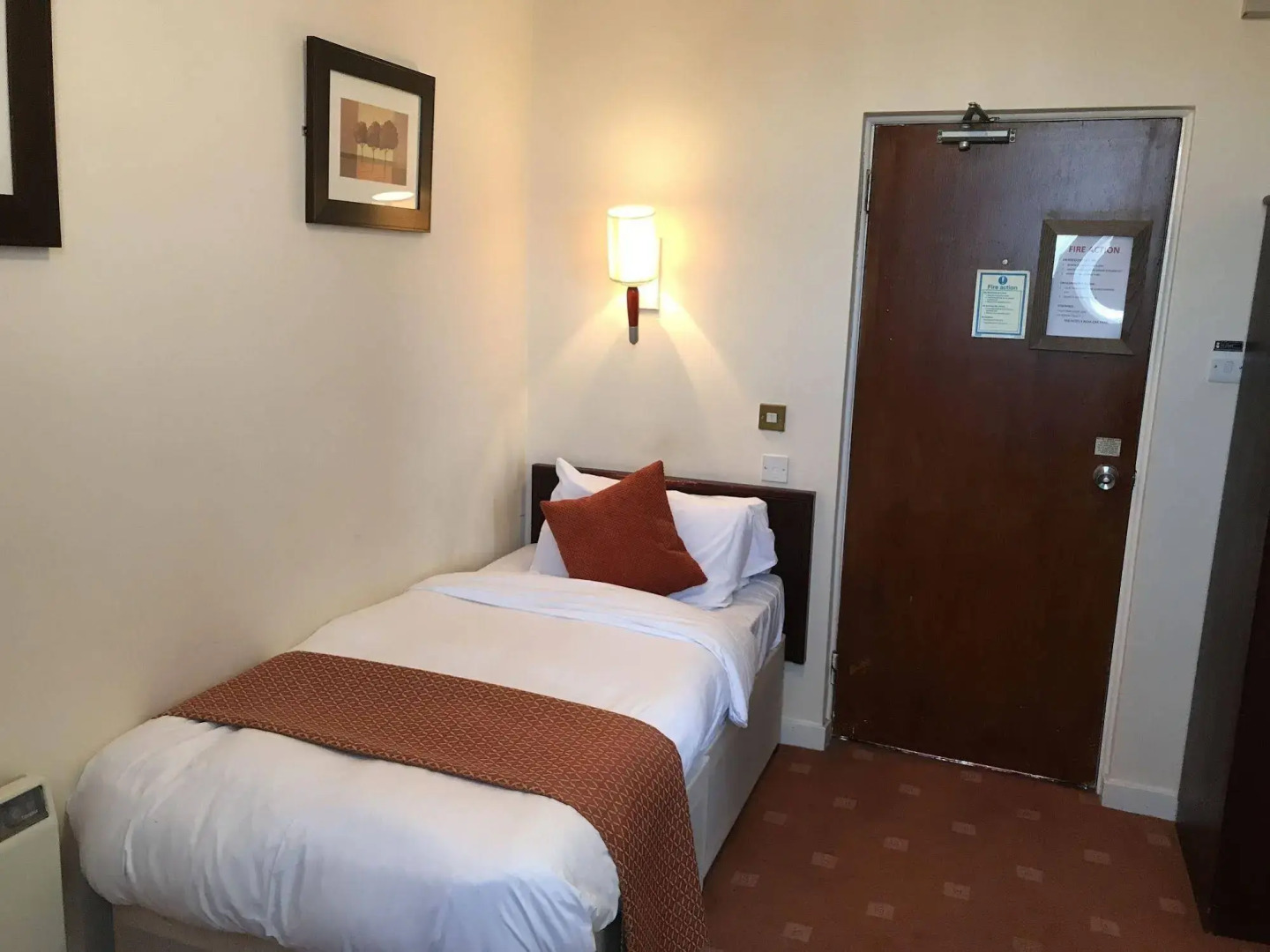 The Royal Victoria & Bull Hotel