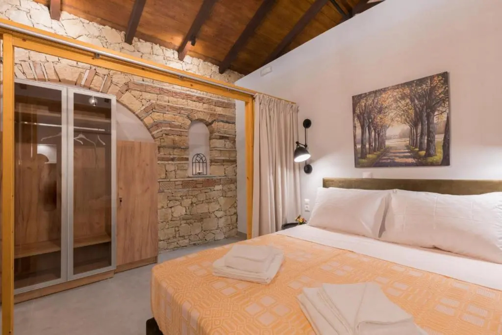 Casa Leone, cosy apartment overlooking the square