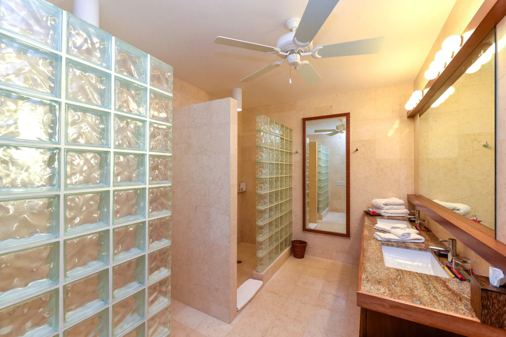 Las Verandas Hotel & Villas