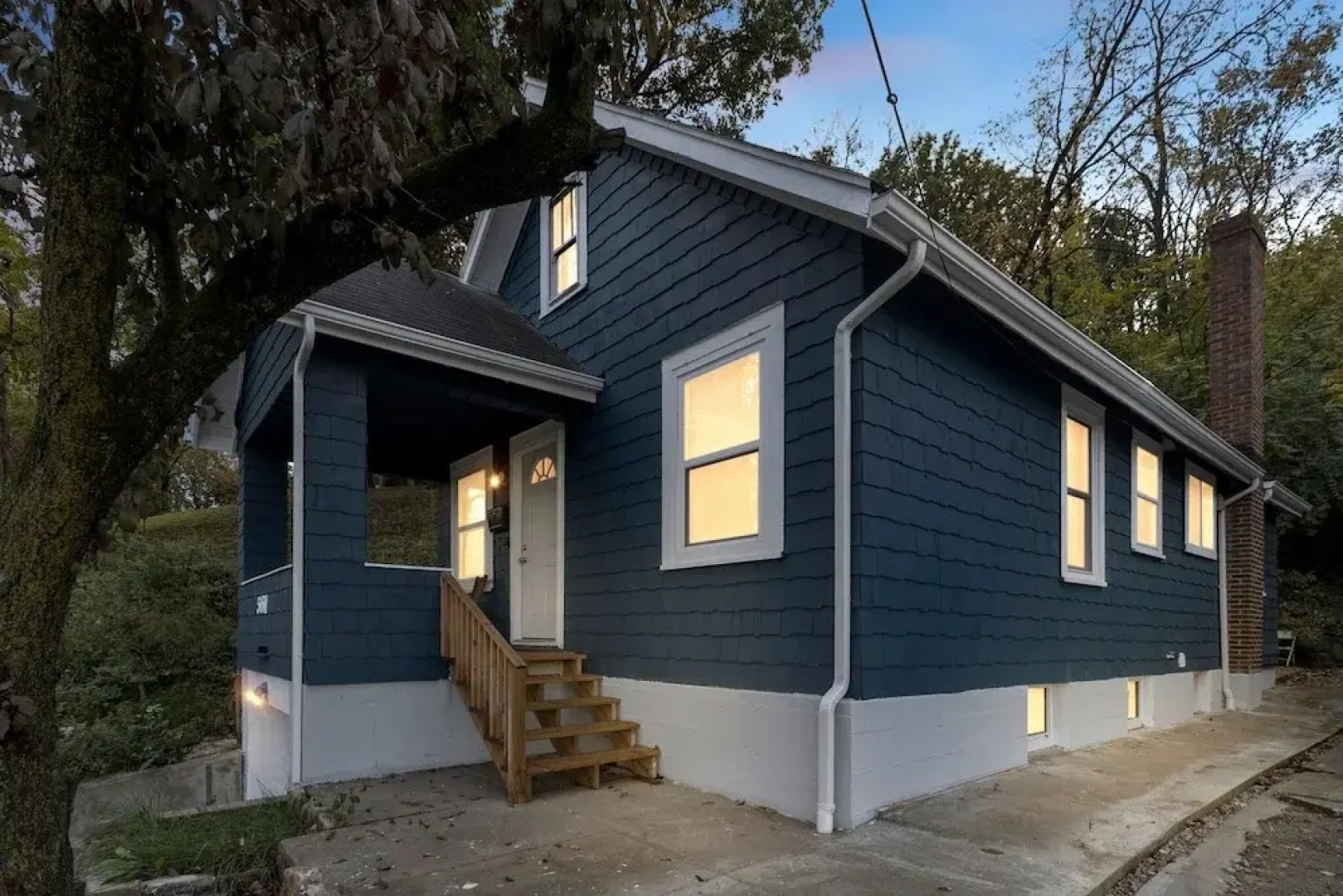 Amazing Centrally Located Apt Combo Near Uc, Hospital And Zoo! 2 Bedroom Apts by Redawning