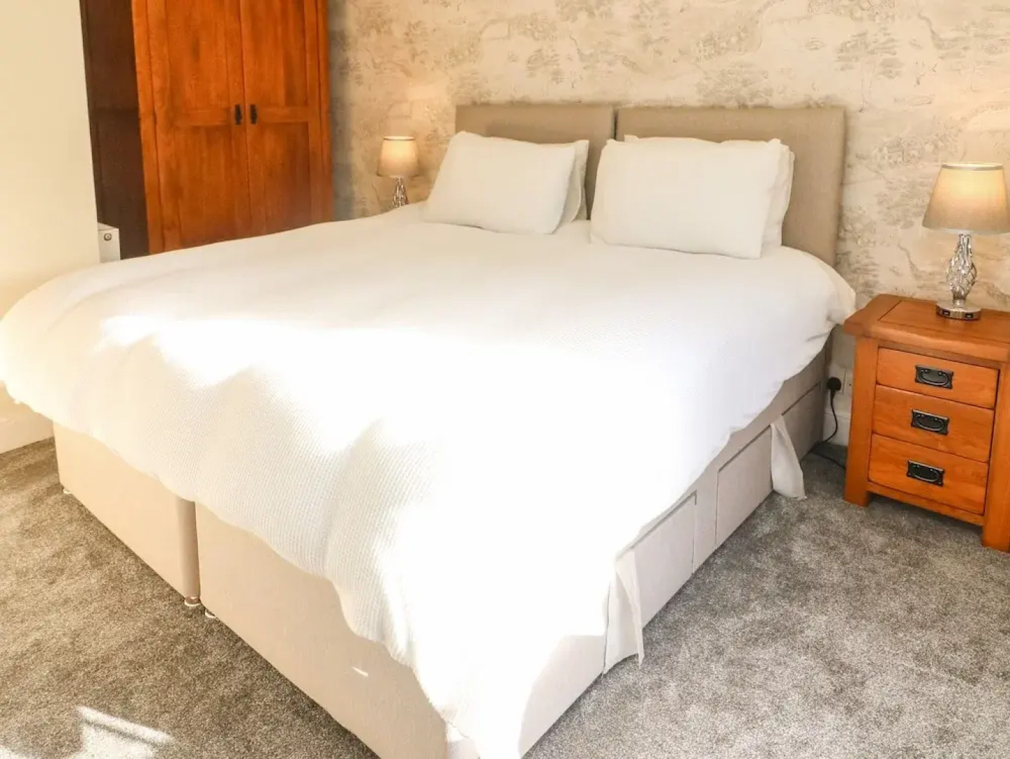 1A Lower Croft Street