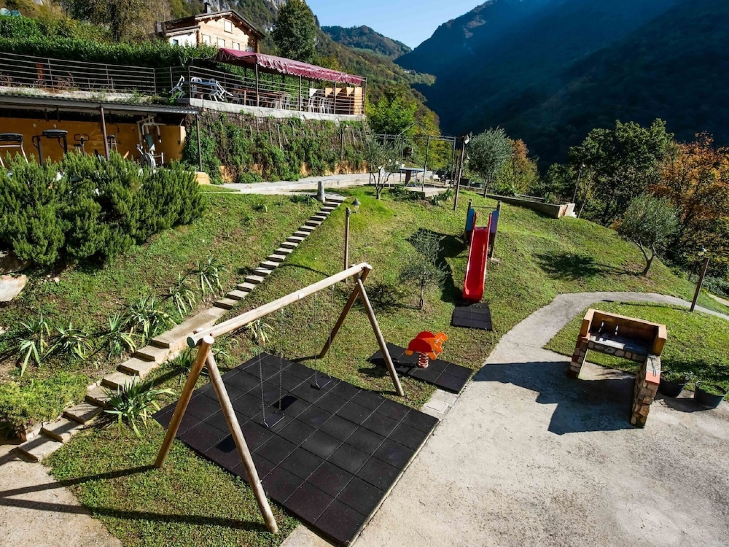 Lake view chalet in Lombardy with Swimming Pool