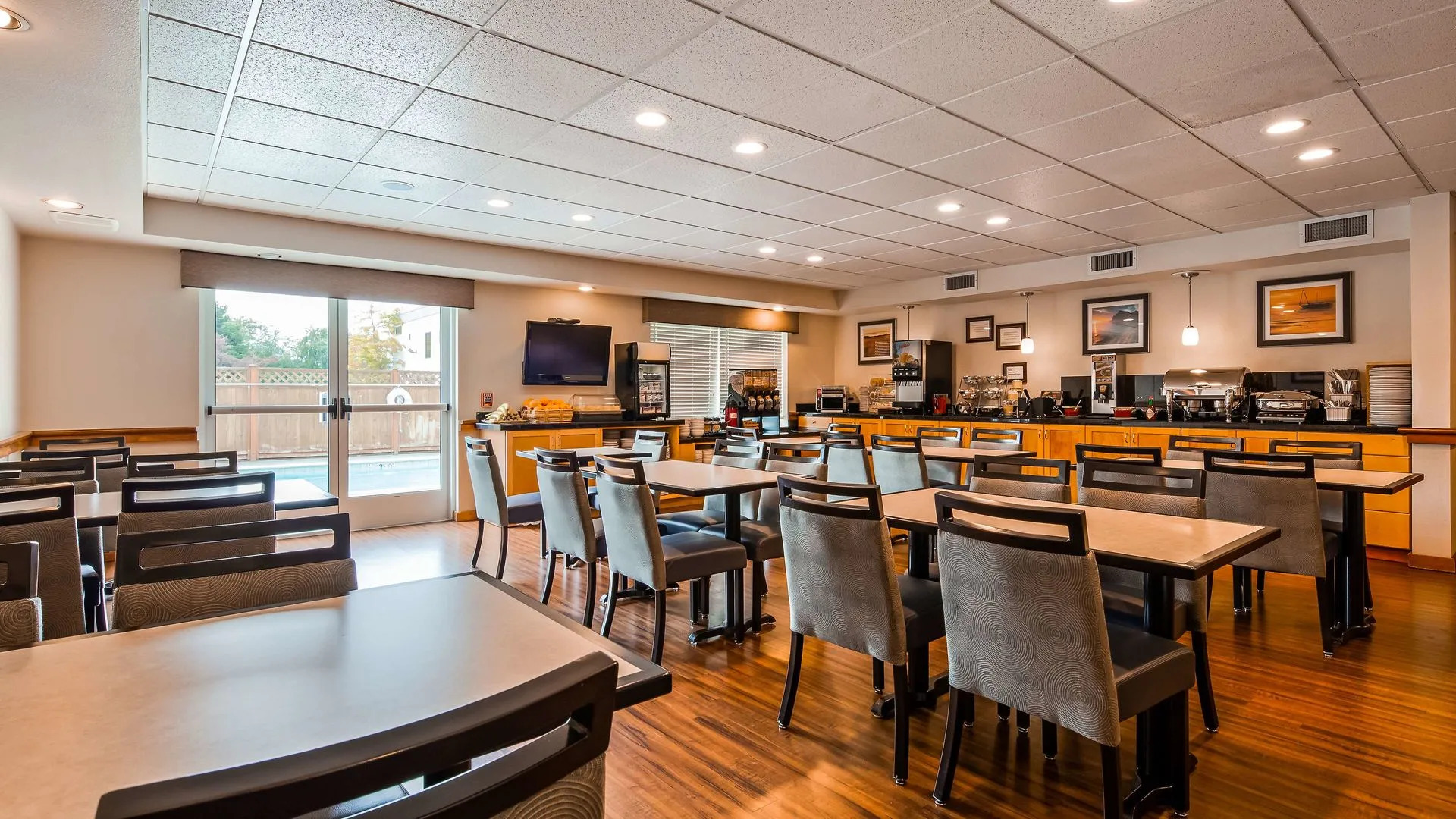 Best Western Plus Edmonds Harbor Inn