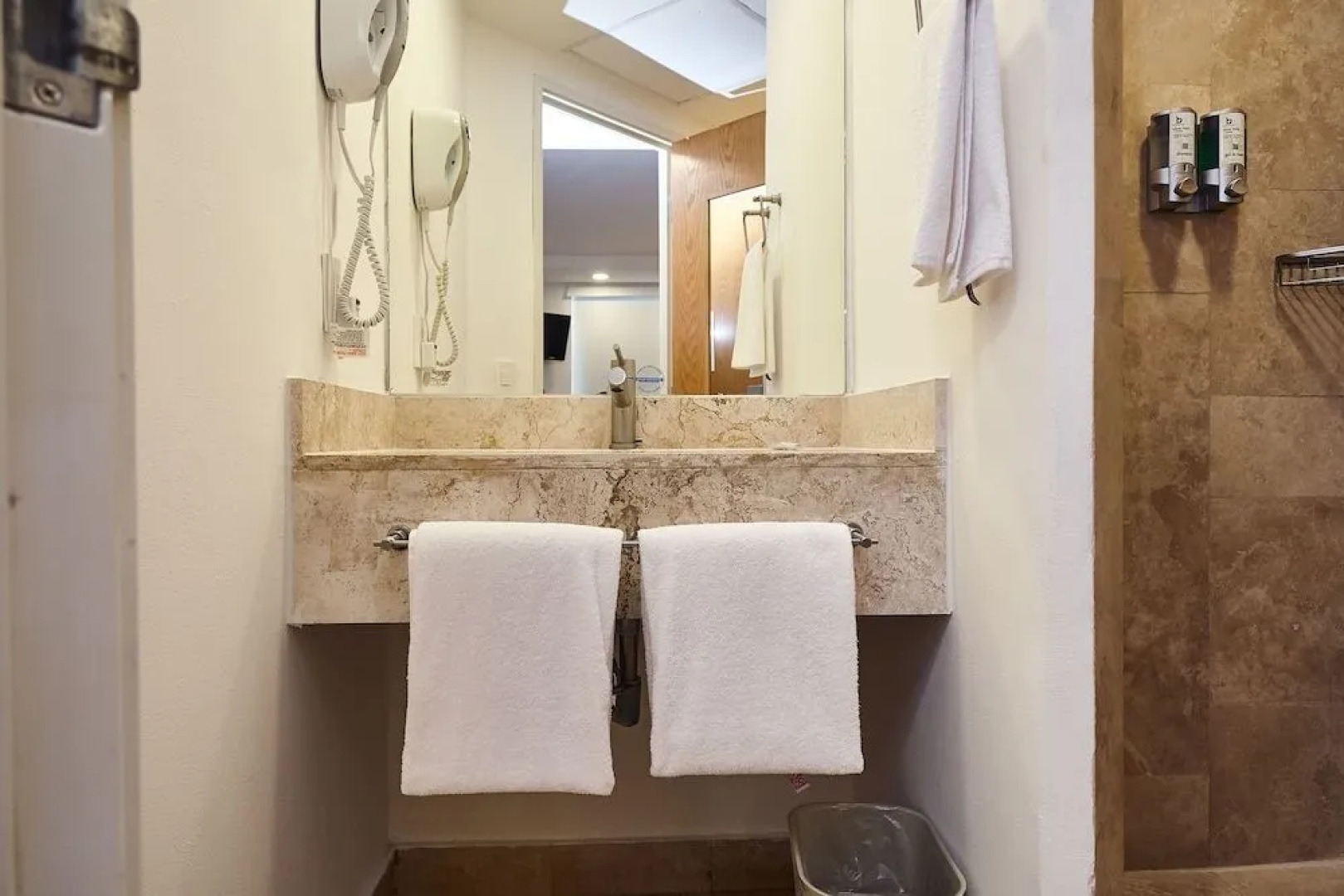 BH Business Hotel Group