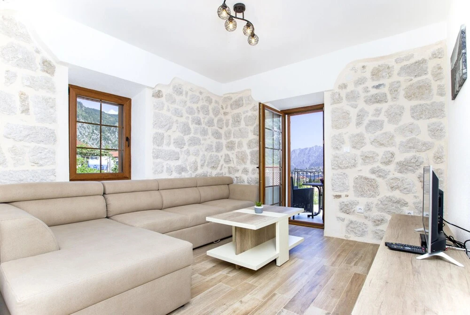 Apartments Mezini 11