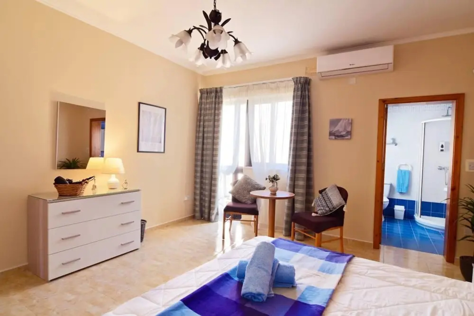 Peaceful Haven With Stunning Views Close to sea