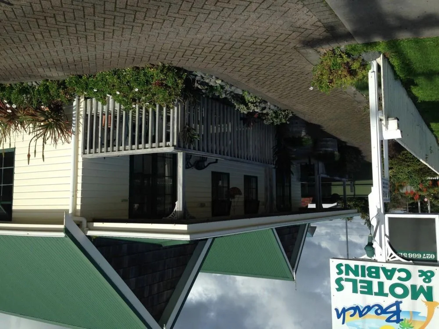 Beach Motel and Cabins