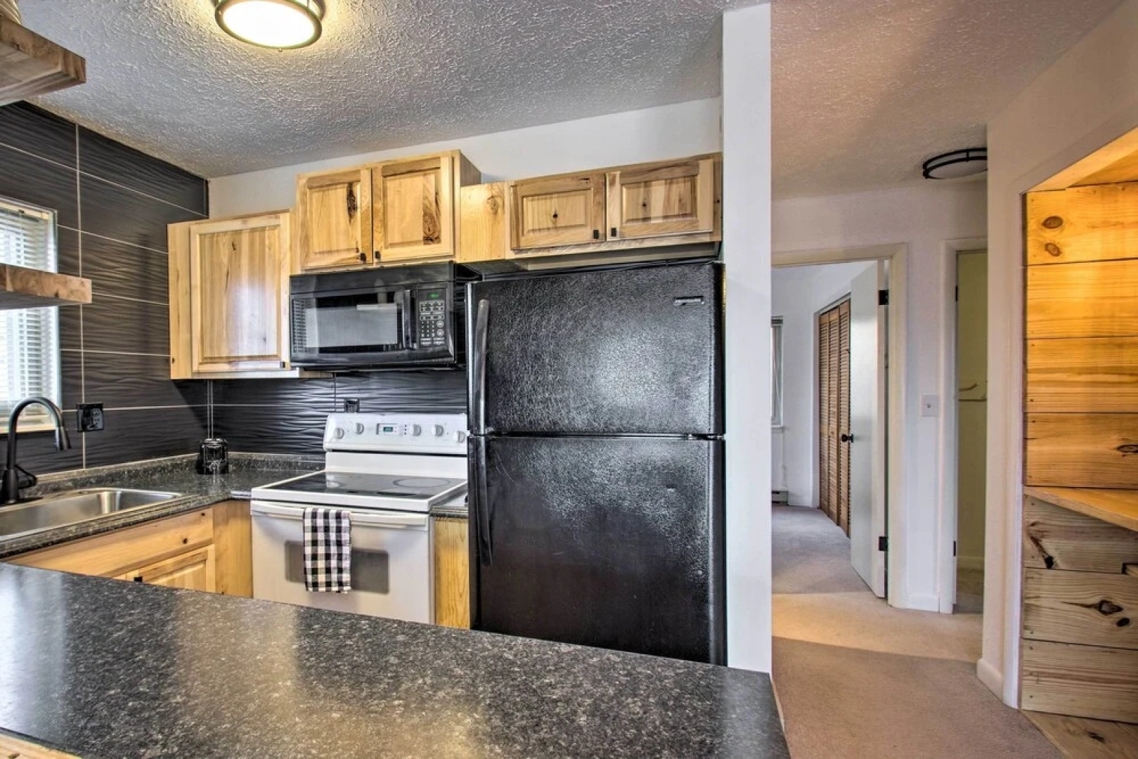 Rustic Getaway With Fireplace - Walk to Slopes!