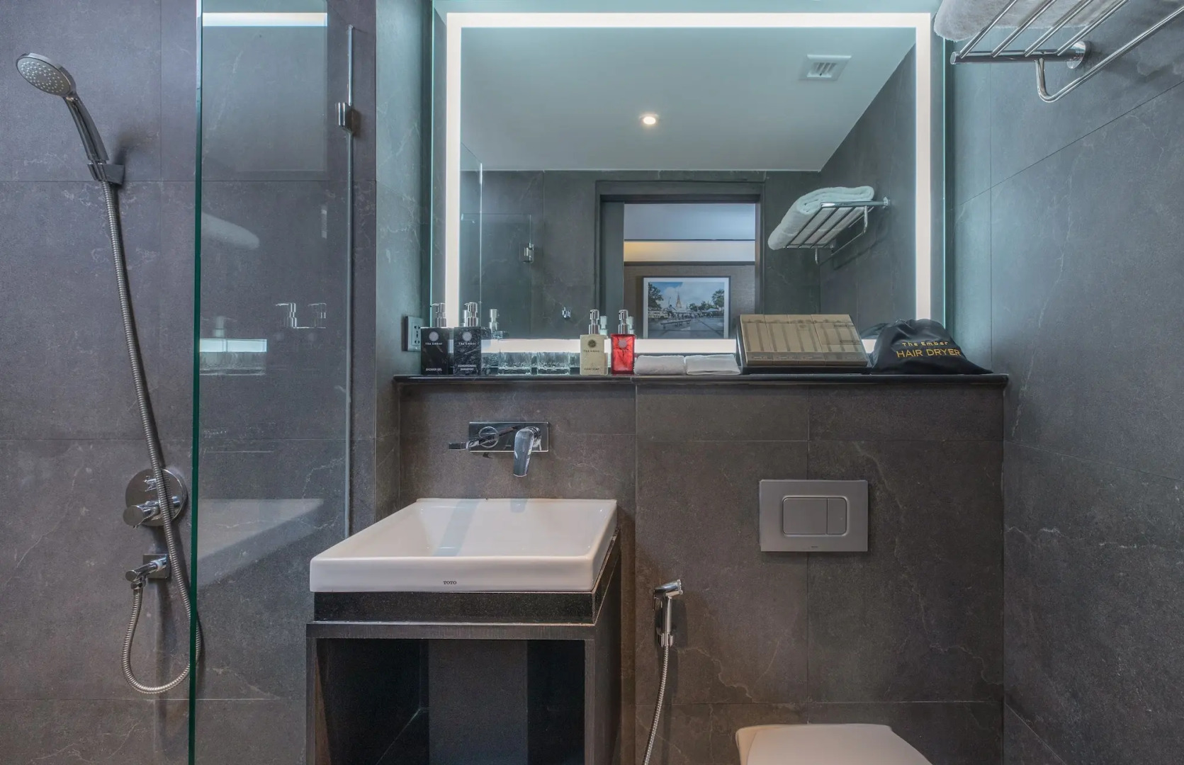 The Gravitique Hotel Khaosan