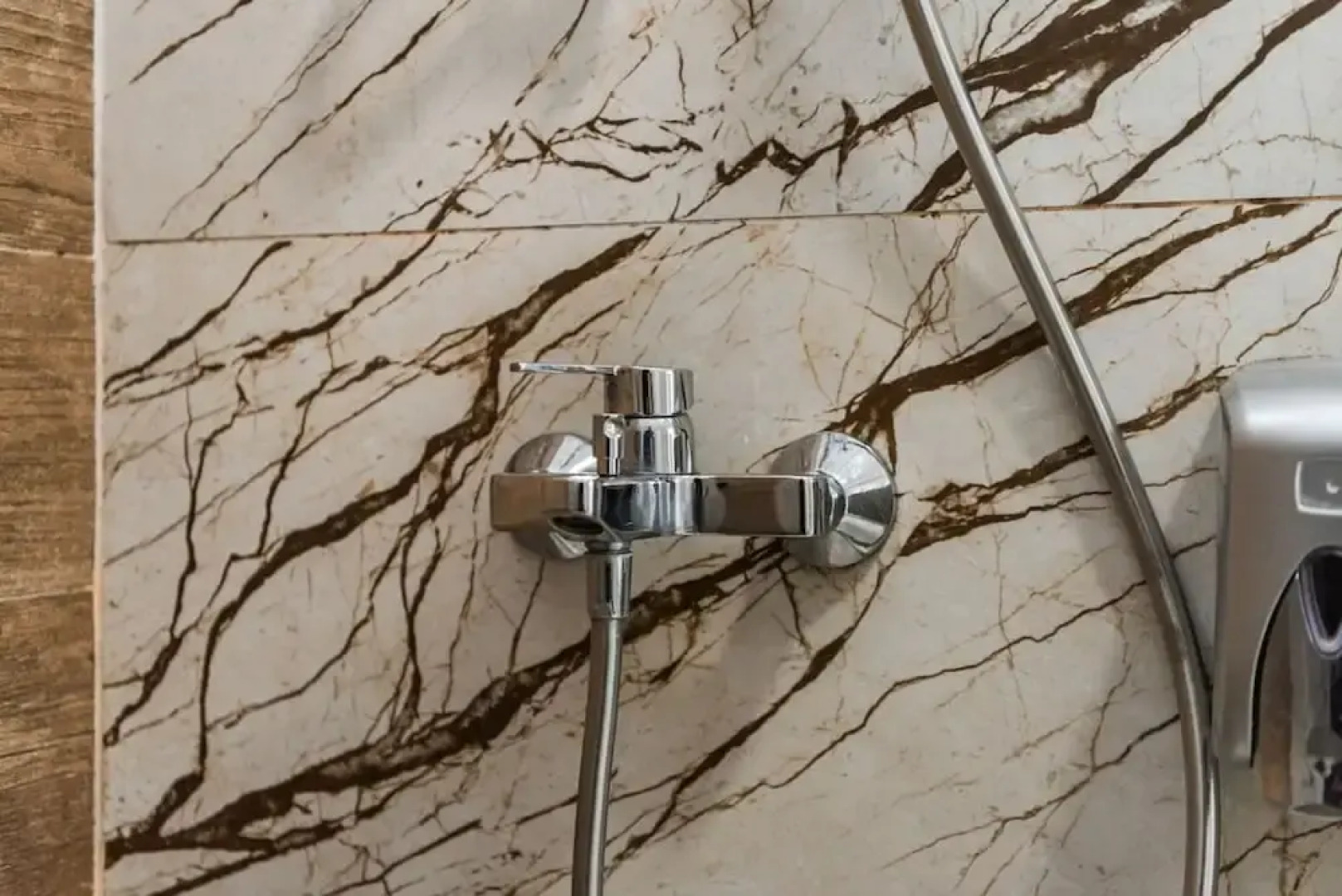 Spacious Apartment by the Beach - Tulipani