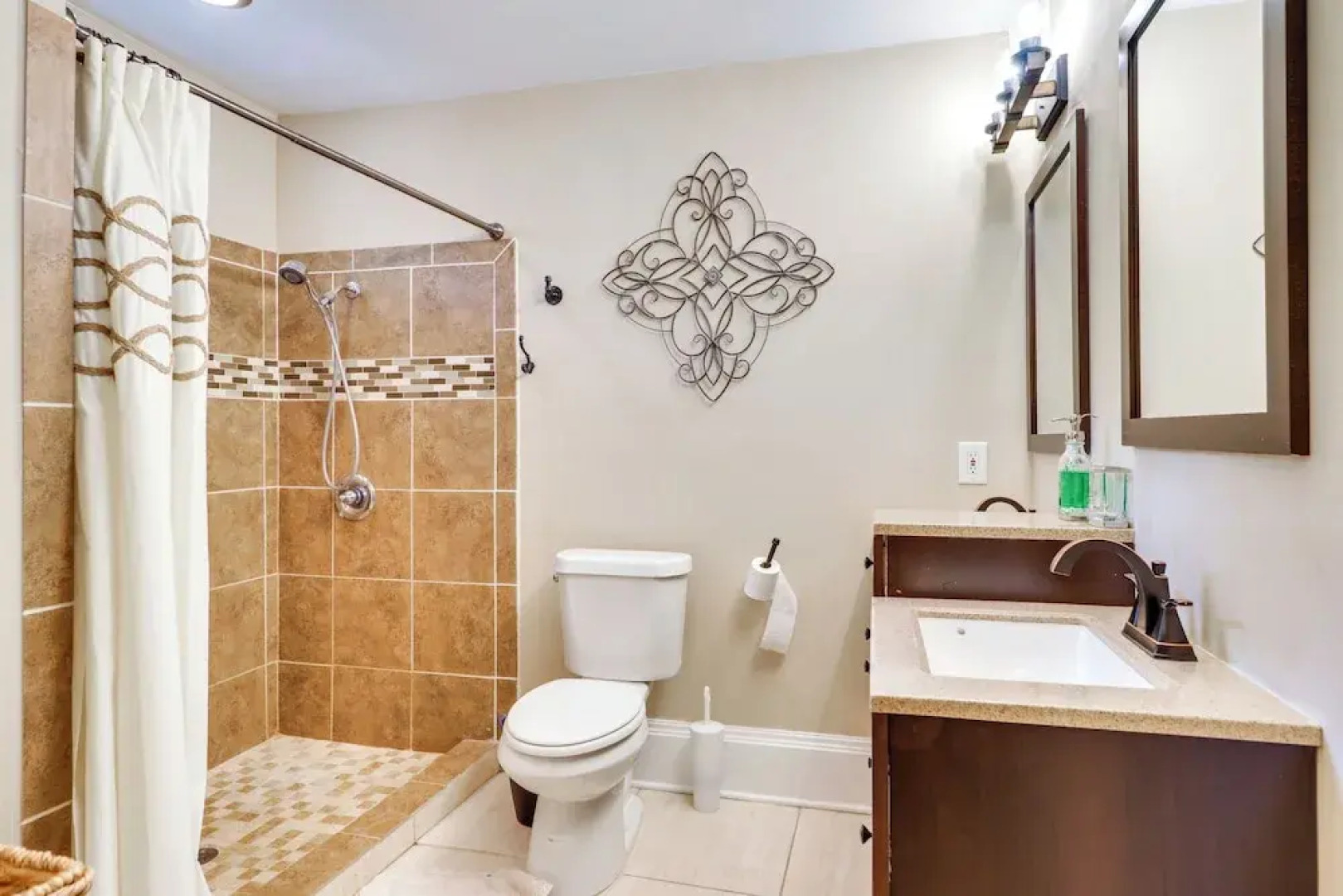 Updated Farmhouse w/ Yard, 10 Mi to Dtwn Atlanta