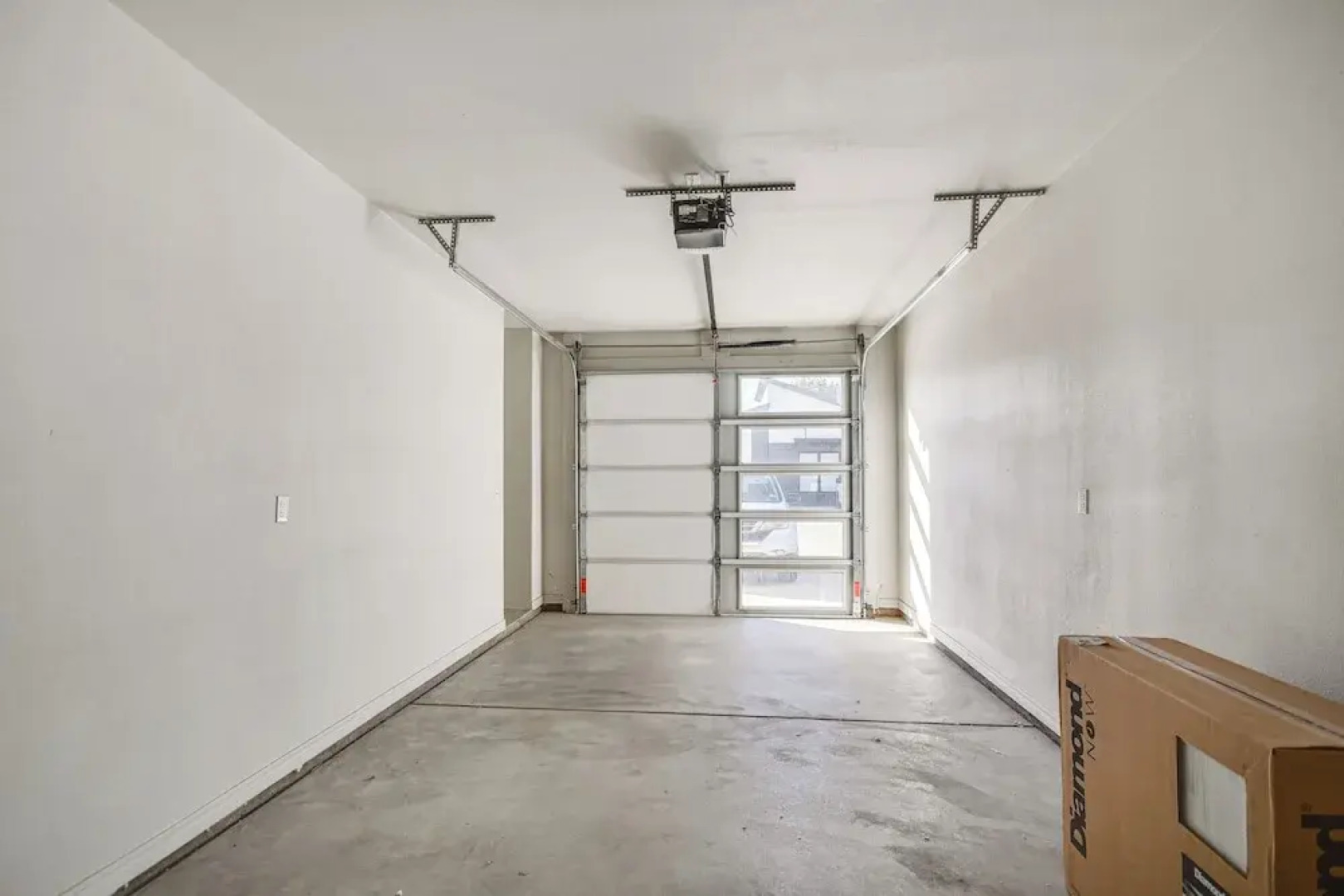 Pets Welcome: Newly Built Abode In Canyon!