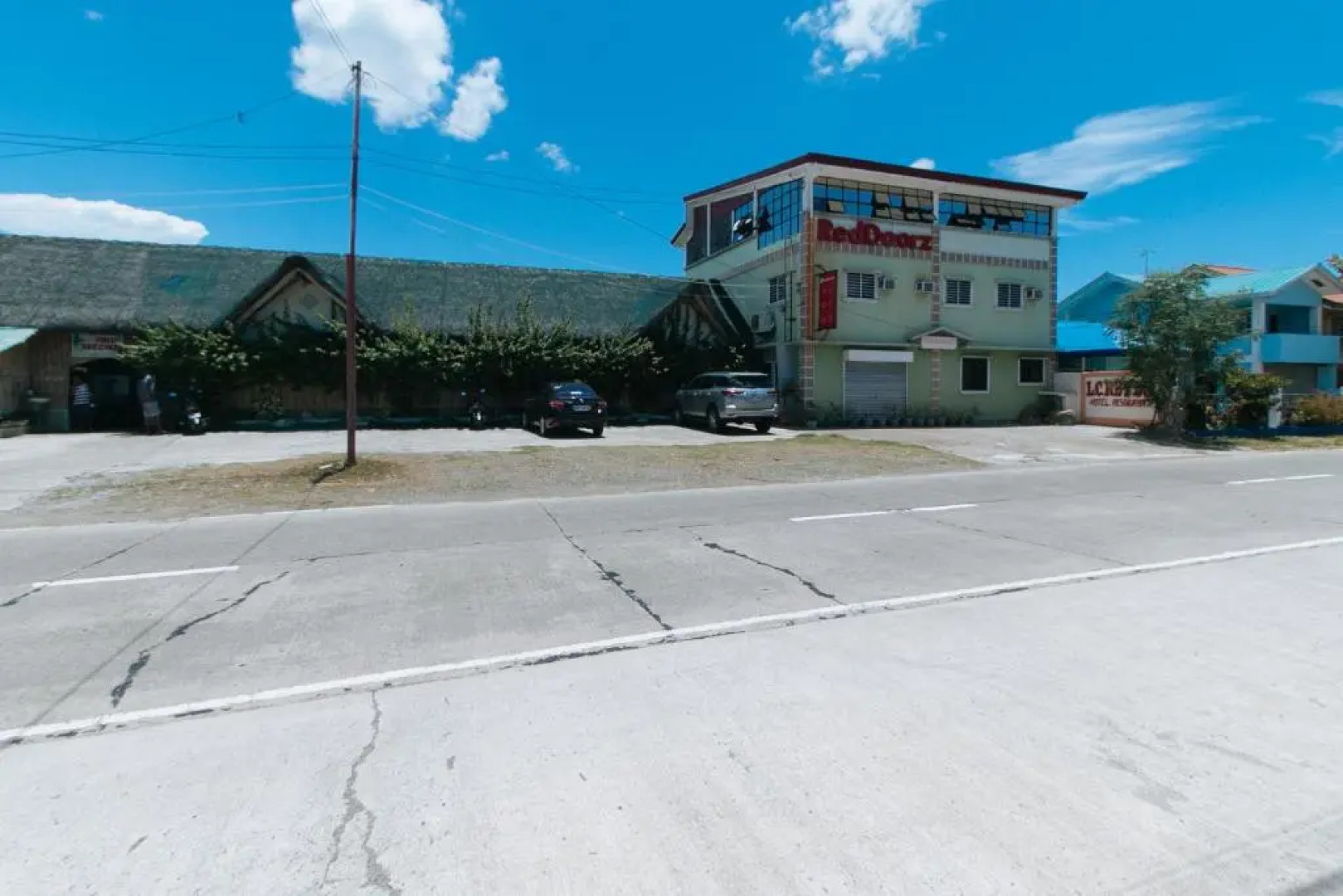 RedDoorz Plus near Bangui Windmills - Vaccinated Staff