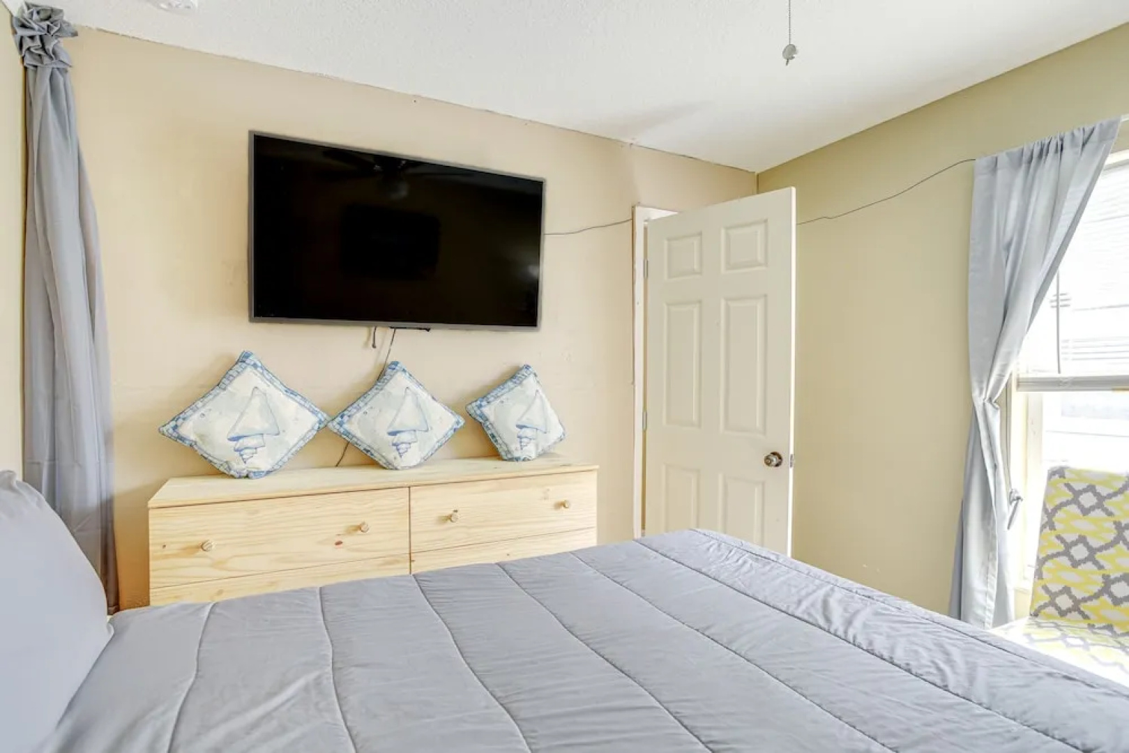 5 Mi to Beach: Family-friendly Home in Clearwater!