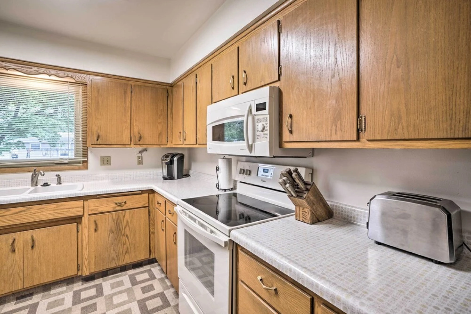 Charming Rochester Home - 2 Mi to Mayo Clinic!