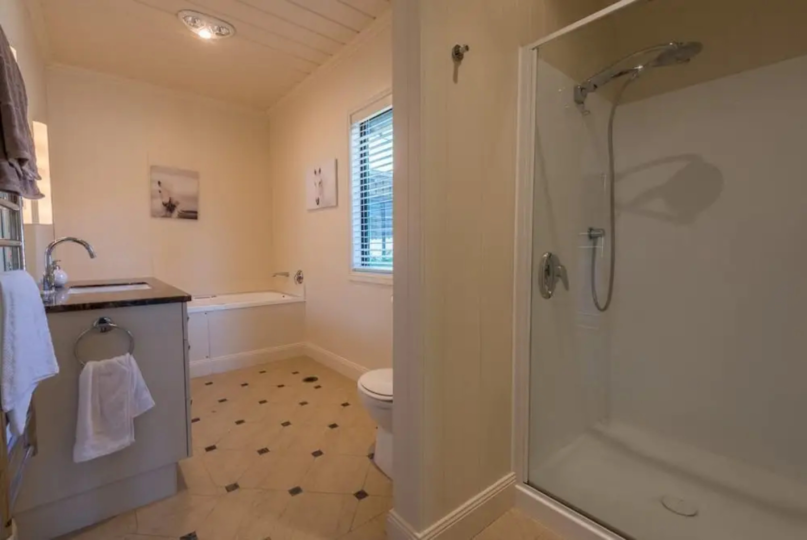 Flemington Lake View Bed  Breakfast