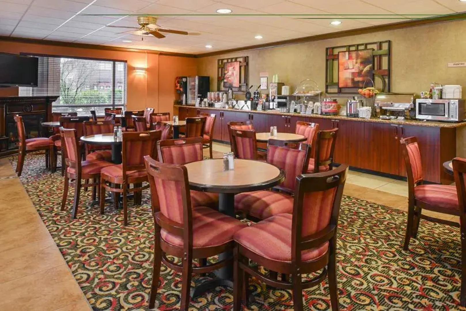 Best Western Plus Cascade Inn & Suites