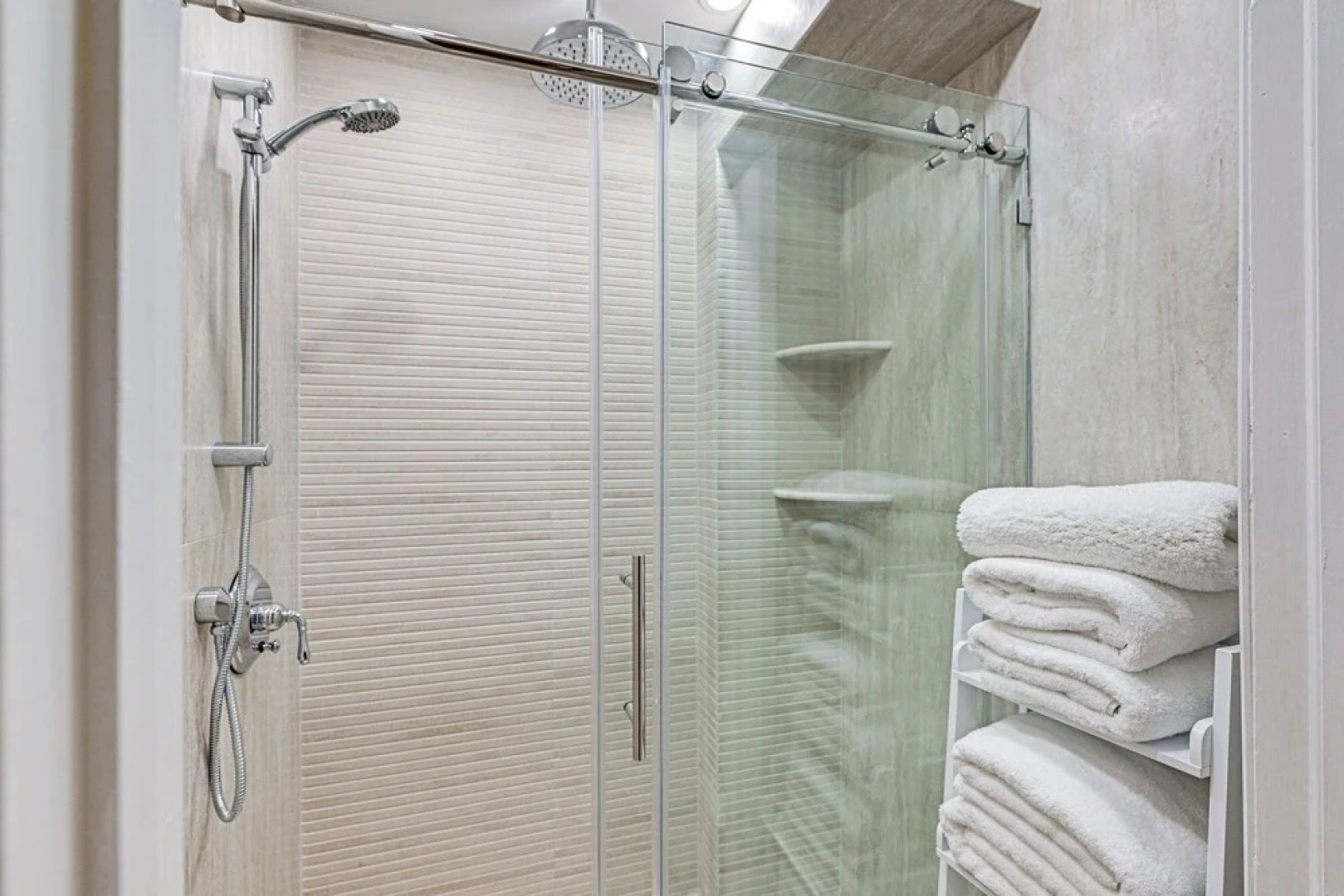 Historic Mamaroneck Guest House - Walk to Harbor!