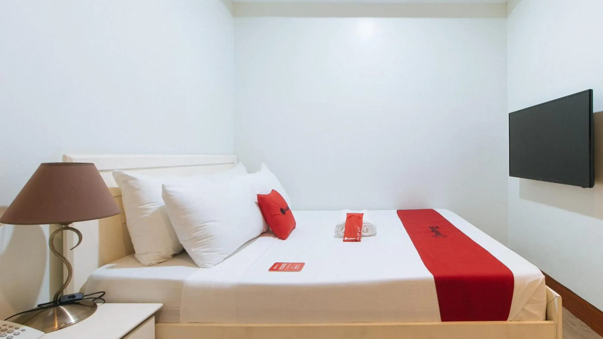 RedDoorz Premium @ Nick Hotel Gerona Tarlac