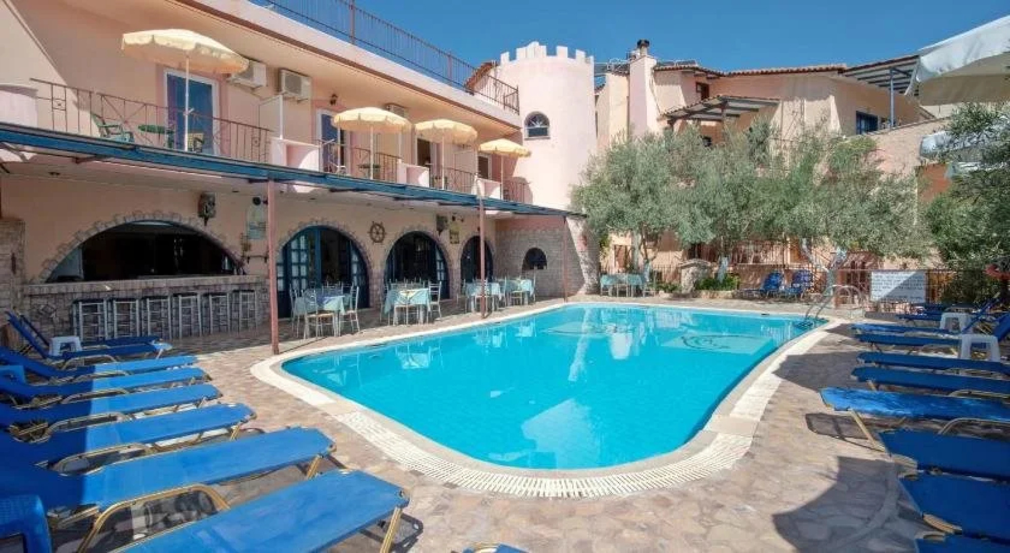 Kleoni Club Hotel & Apartments