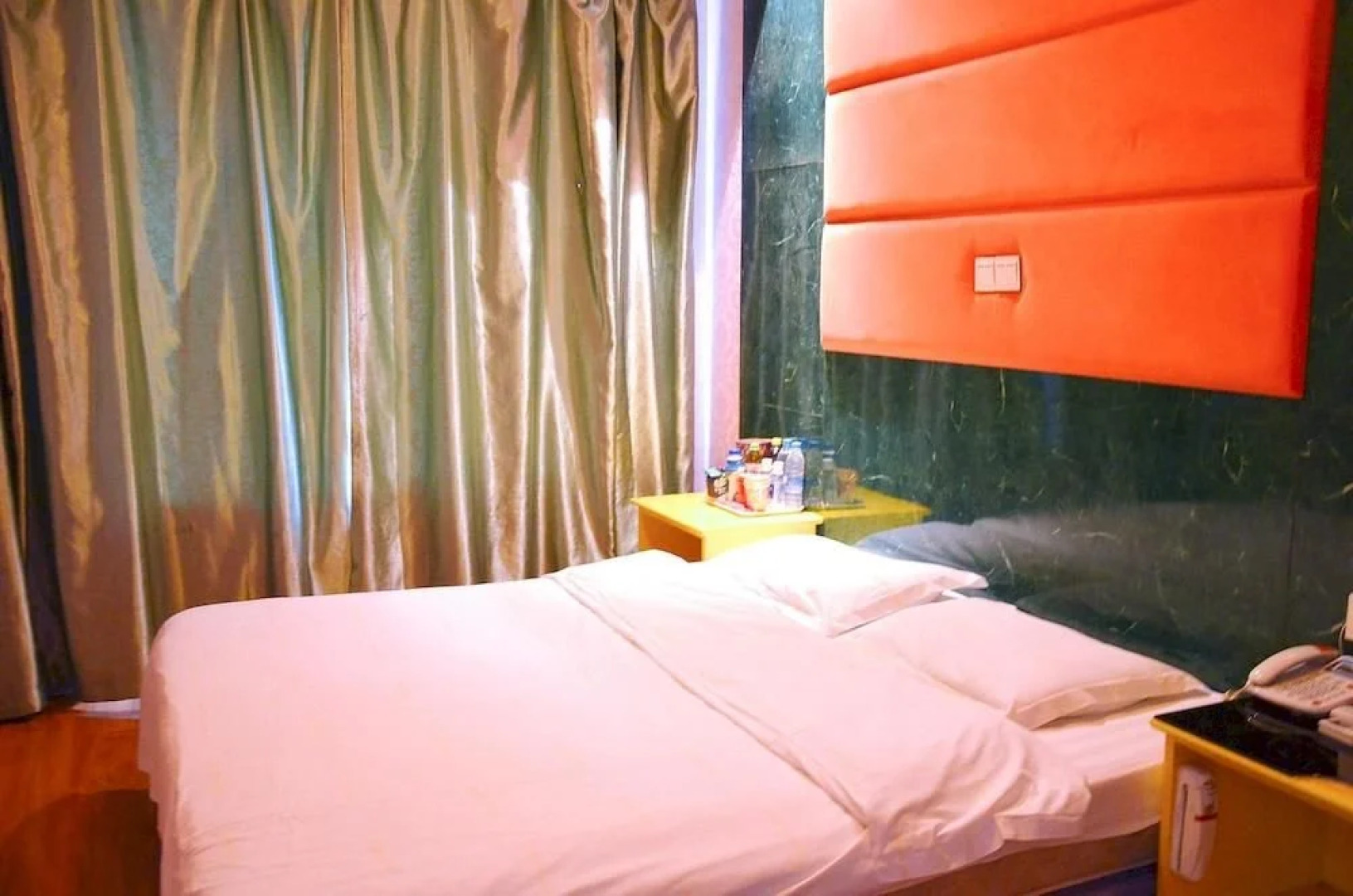 Shiyan Spring Fashion Hotel