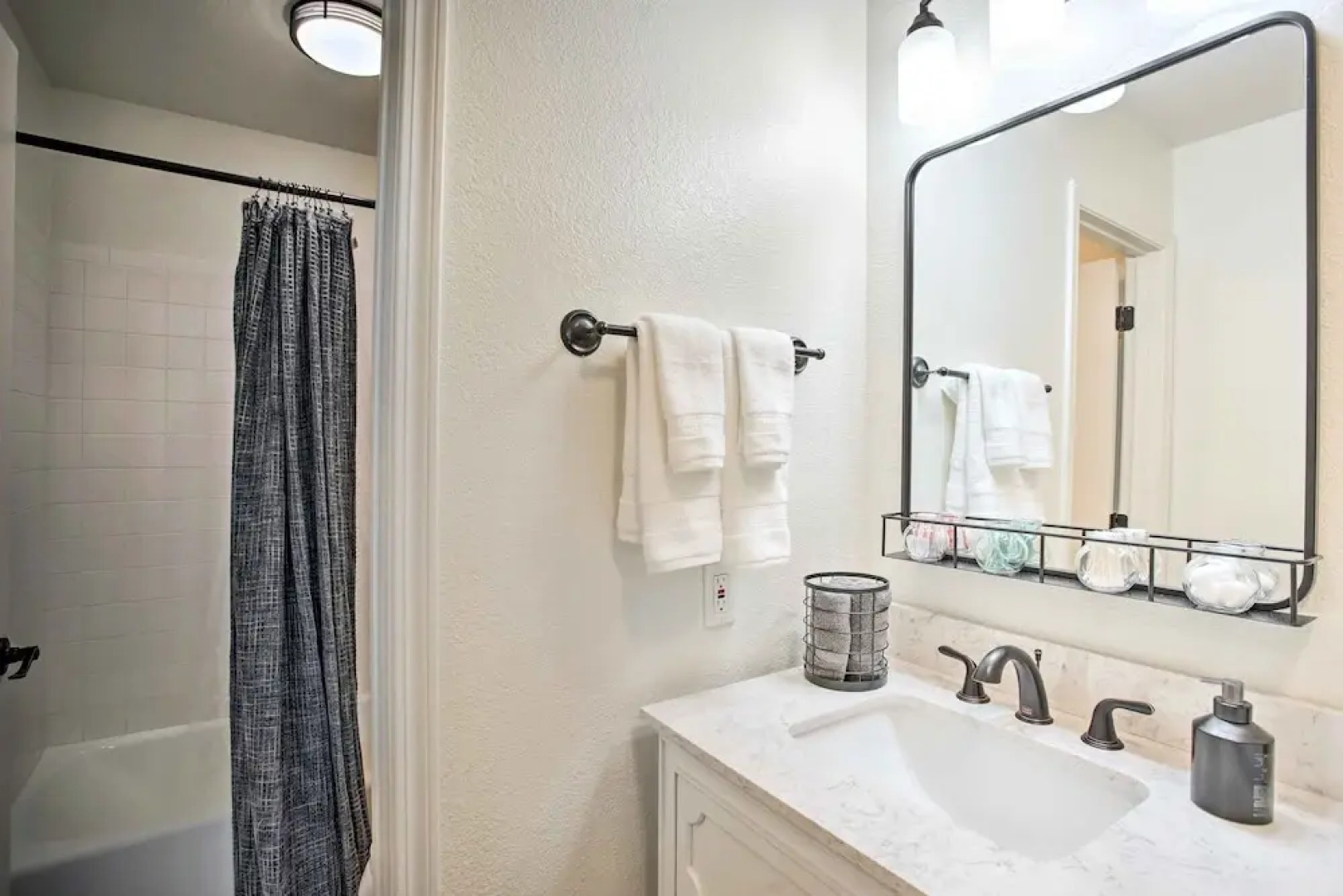 Stunning Condo By Trails, Nat'l Monument!