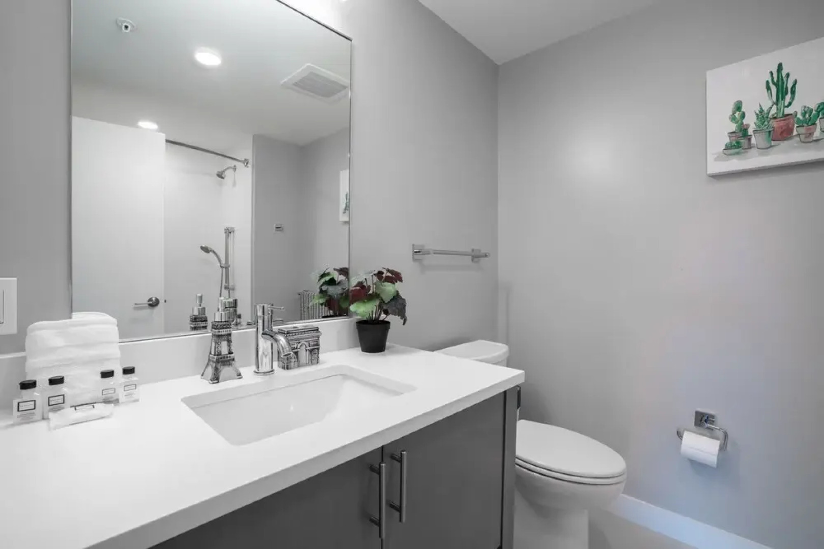 One Bedroom apartment near waterfront in a brand new building 1 Apts by RedAwning