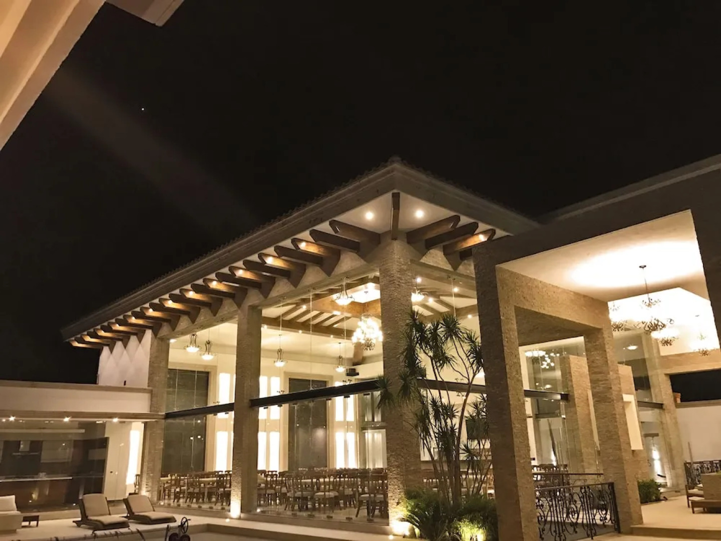 Royal Aqua Luxury Hotel & Spa