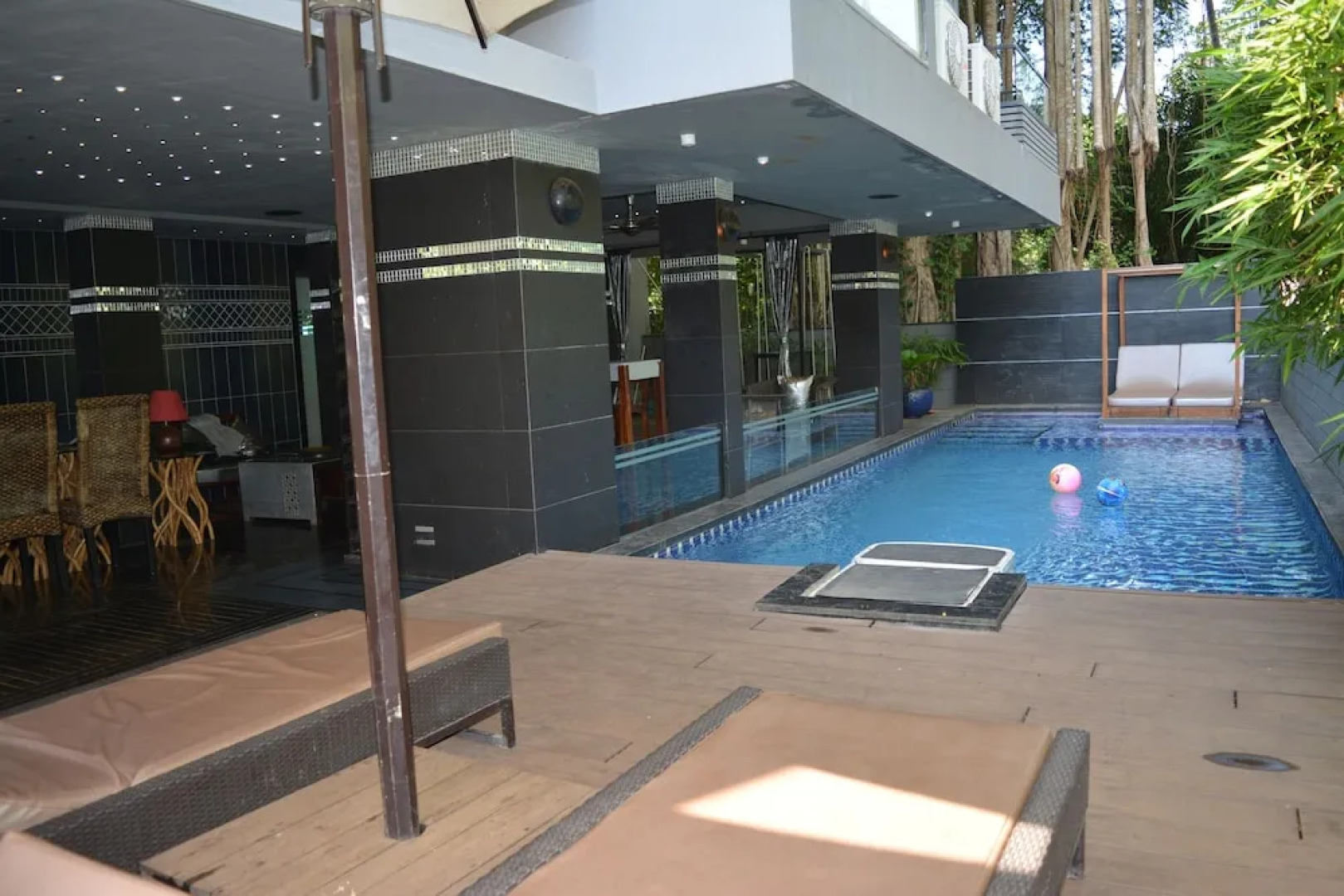 16 Degrees North, Candolim