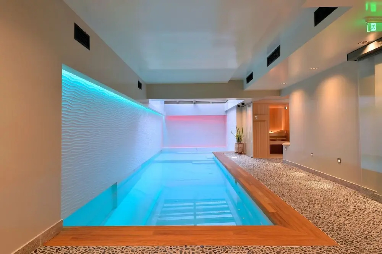 Mirivili Rooms & Suites Hotel