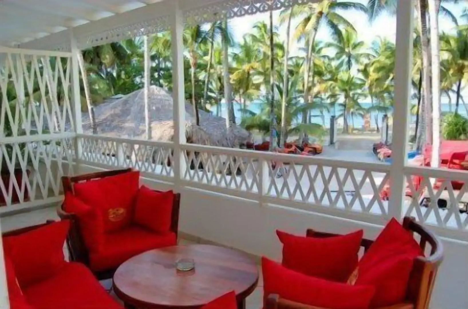 Las Cayenas Beach Hotel