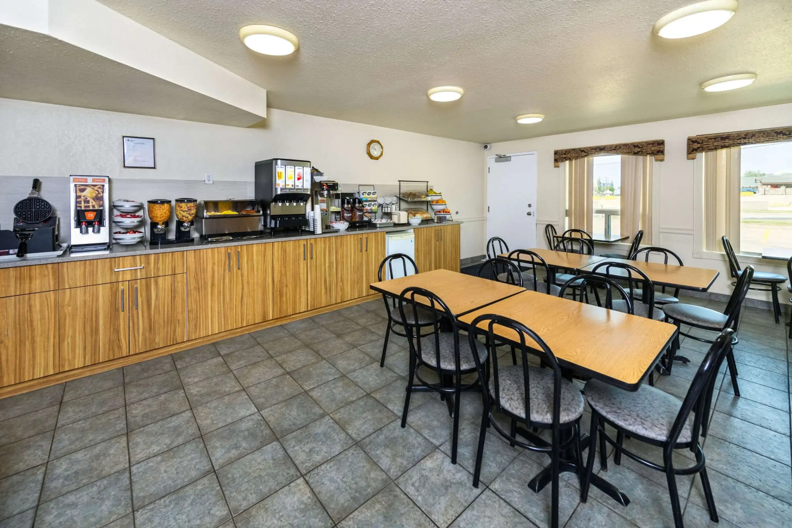 Lakeview Inn & Suites - Edson East