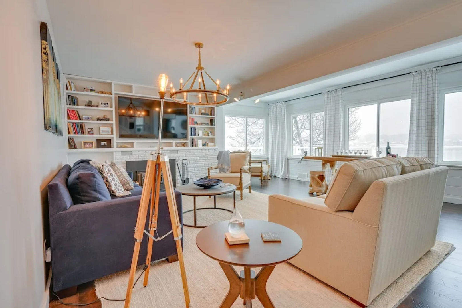 Luxe Waterfront Lake Fenton Home: Decks & Fire Pit